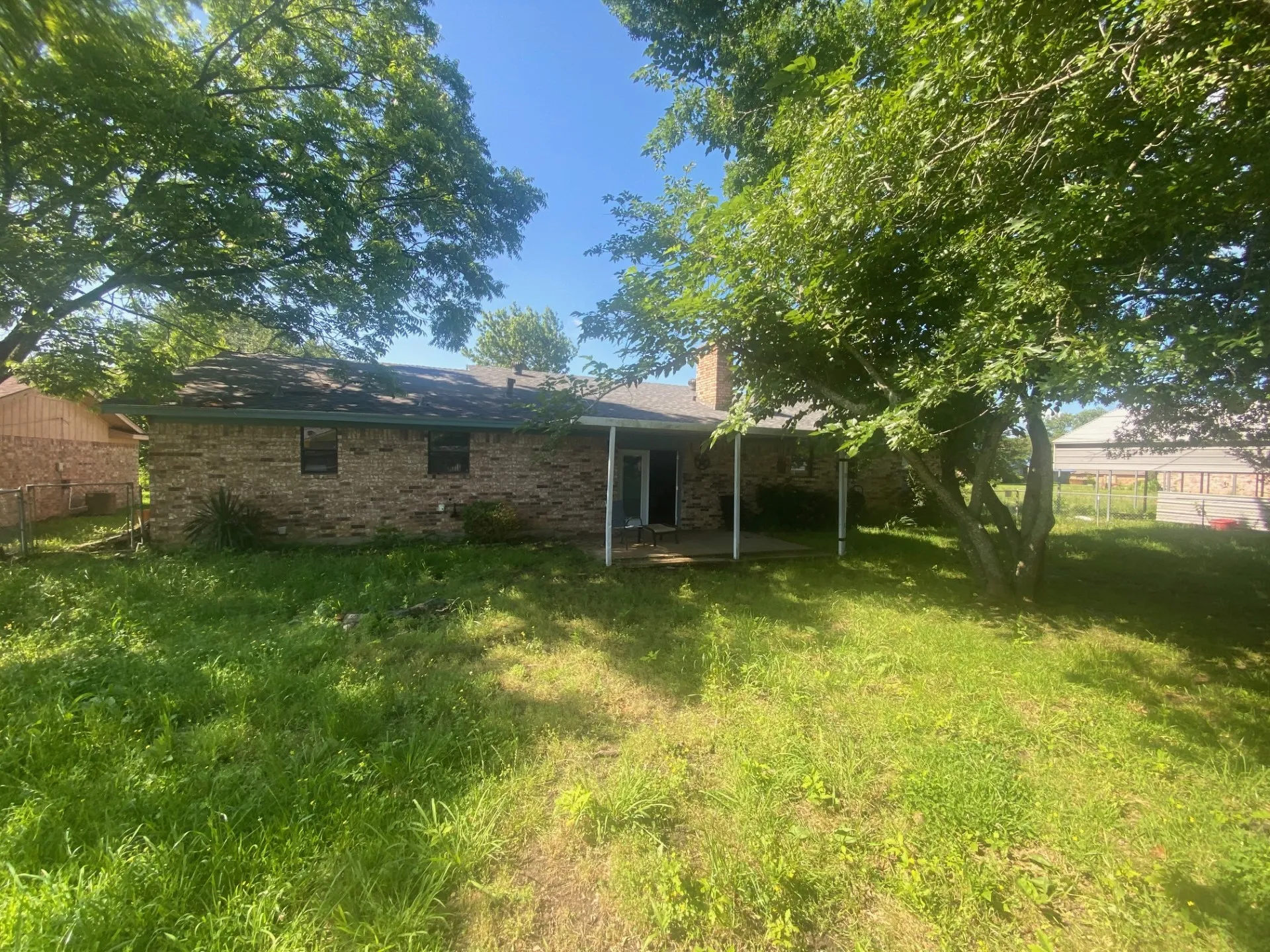 Single Family Residence For Sale in Red River (TX) County , 603 W 11th Street, Clarksville, Texas 75426, 3 Bedroom, 2 Bathroom, Garage spaces, 2,345 Sqft, built in 1977, mls#21368772, Real Estate Agent in Clarksville, Homes For Sale in Red River (TX) county, Homes For Sale in Clarksville, Realtor in Clarksville Texas, Real Estate Brokerage Independent Realty Texas, Luminita Cordes Realtor