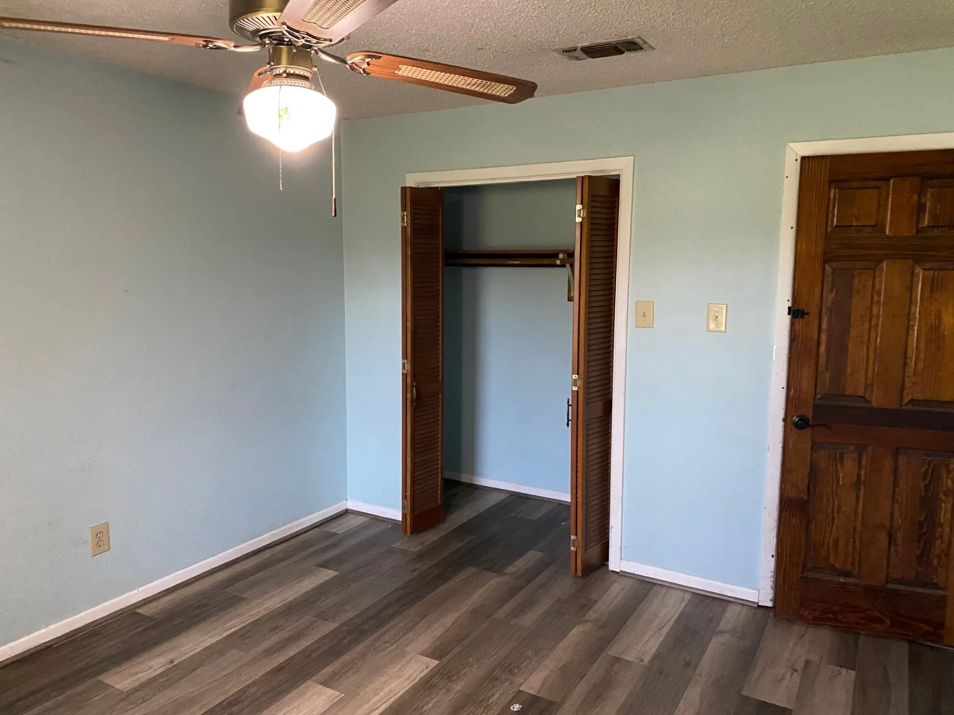 Single Family Residence For Sale in Red River (TX) County , 603 W 11th Street, Clarksville, Texas 75426, 3 Bedroom, 2 Bathroom, Garage spaces, 2,345 Sqft, built in 1977, mls#21368772, Real Estate Agent in Clarksville, Homes For Sale in Red River (TX) county, Homes For Sale in Clarksville, Realtor in Clarksville Texas, Real Estate Brokerage Independent Realty Texas, Luminita Cordes Realtor