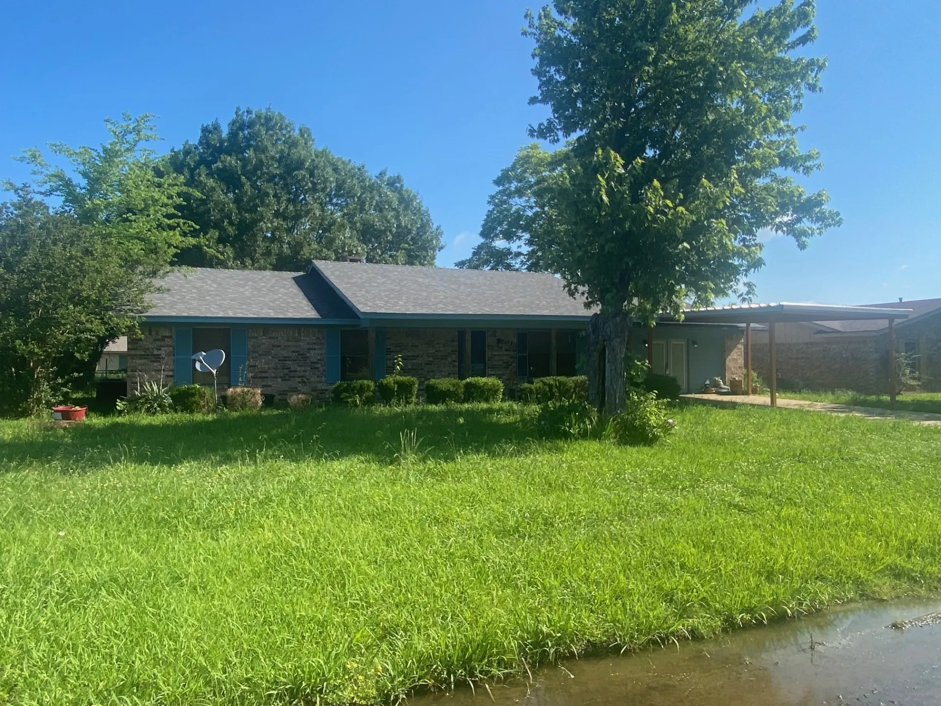 Single Family Residence For Sale in Red River (TX) County , 603 W 11th Street, Clarksville, Texas 75426, 3 Bedroom, 2 Bathroom, Garage spaces, 2,345 Sqft, built in 1977, mls#21368772, Real Estate Agent in Clarksville, Homes For Sale in Red River (TX) county, Homes For Sale in Clarksville, Realtor in Clarksville Texas, Real Estate Brokerage Independent Realty Texas, Luminita Cordes Realtor