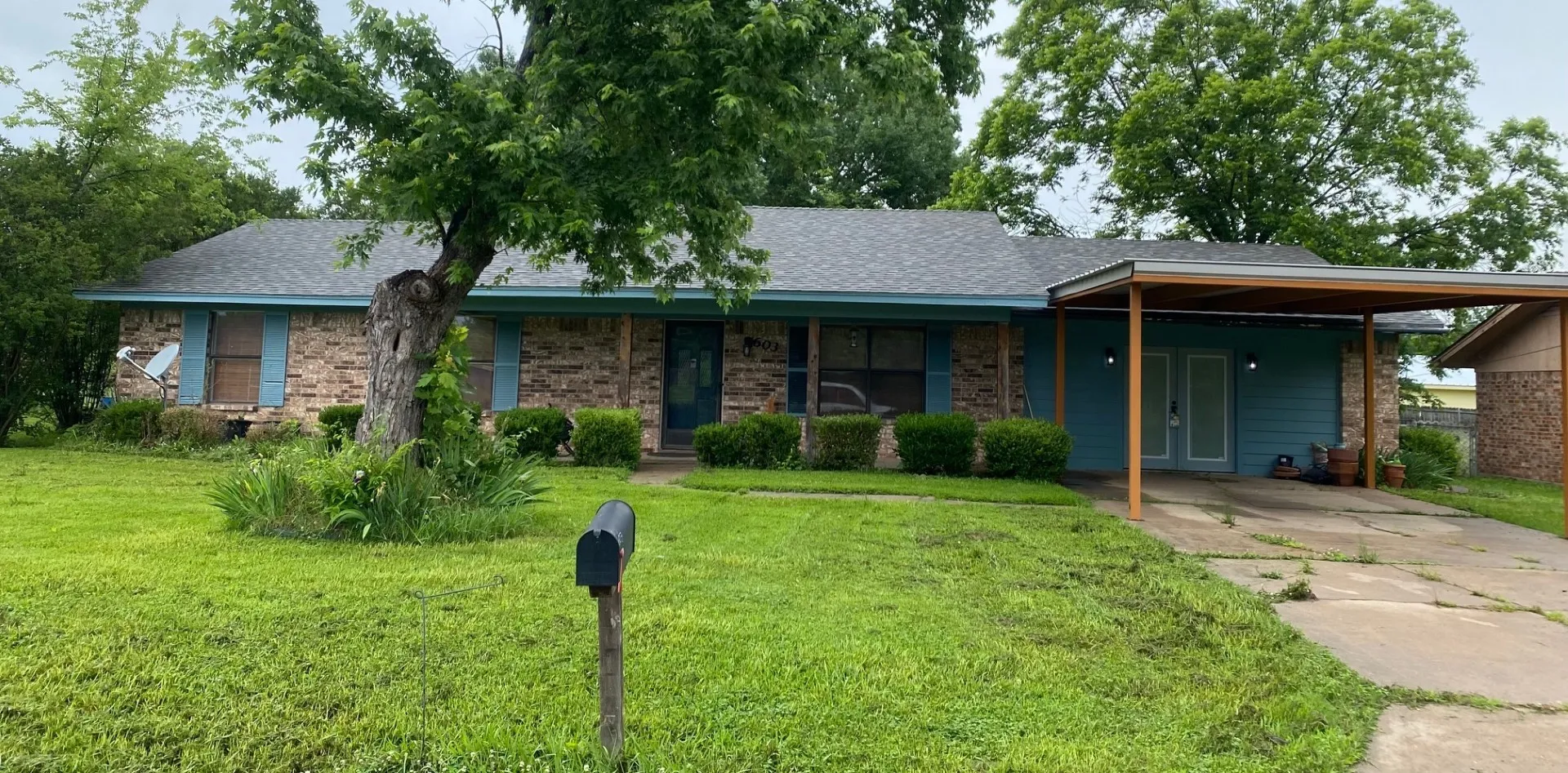 Single Family Residence For Sale in Red River (TX) County , 603 W 11th Street, Clarksville, Texas 75426, 3 Bedroom, 2 Bathroom, Garage spaces, 2,345 Sqft, built in 1977, mls#21368772, Real Estate Agent in Clarksville, Homes For Sale in Red River (TX) county, Homes For Sale in Clarksville, Realtor in Clarksville Texas, Real Estate Brokerage Independent Realty Texas, Luminita Cordes Realtor