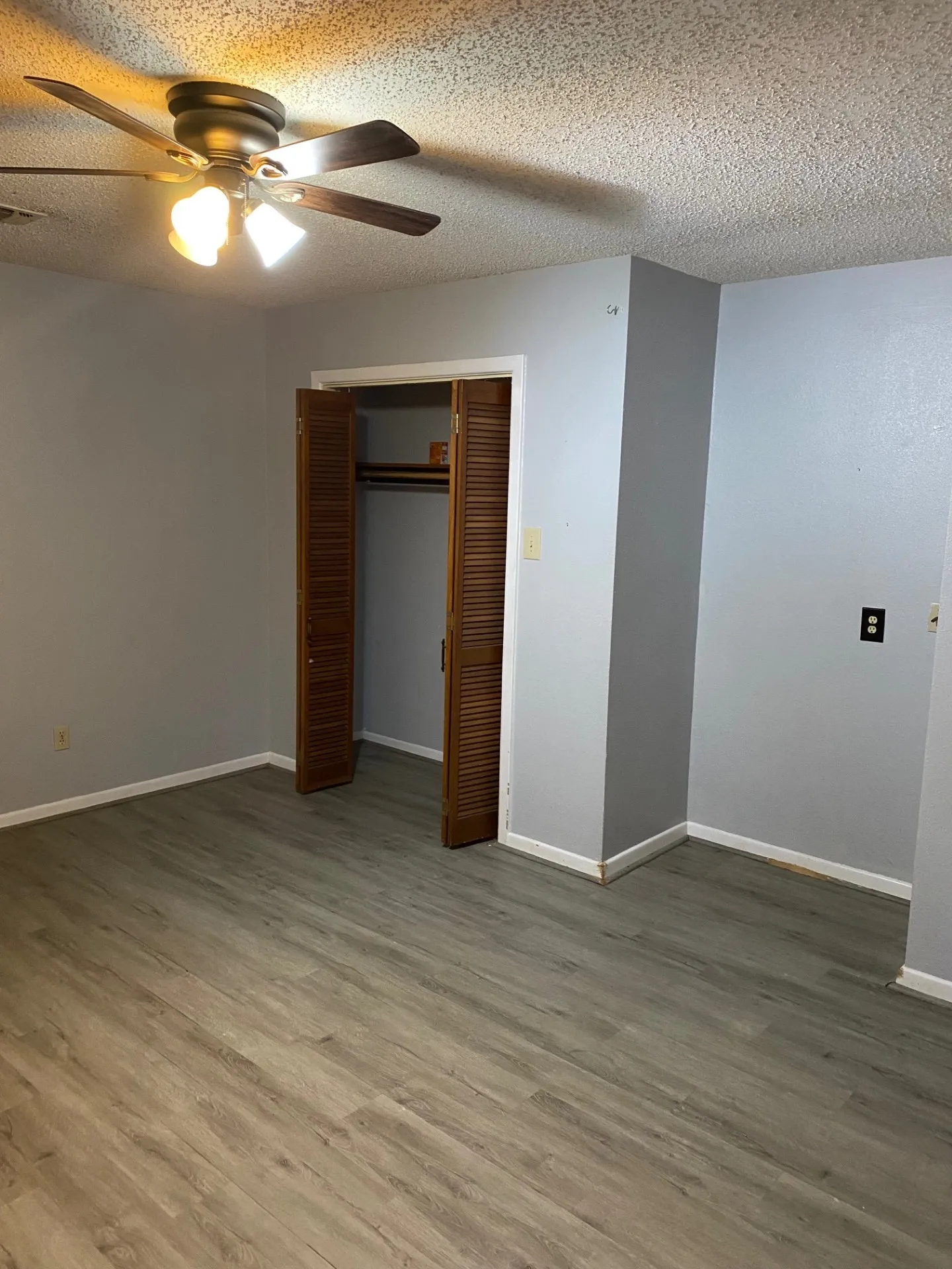 Single Family Residence For Sale in Red River (TX) County , 603 W 11th Street, Clarksville, Texas 75426, 3 Bedroom, 2 Bathroom, Garage spaces, 2,345 Sqft, built in 1977, mls#21368772, Real Estate Agent in Clarksville, Homes For Sale in Red River (TX) county, Homes For Sale in Clarksville, Realtor in Clarksville Texas, Real Estate Brokerage Independent Realty Texas, Luminita Cordes Realtor