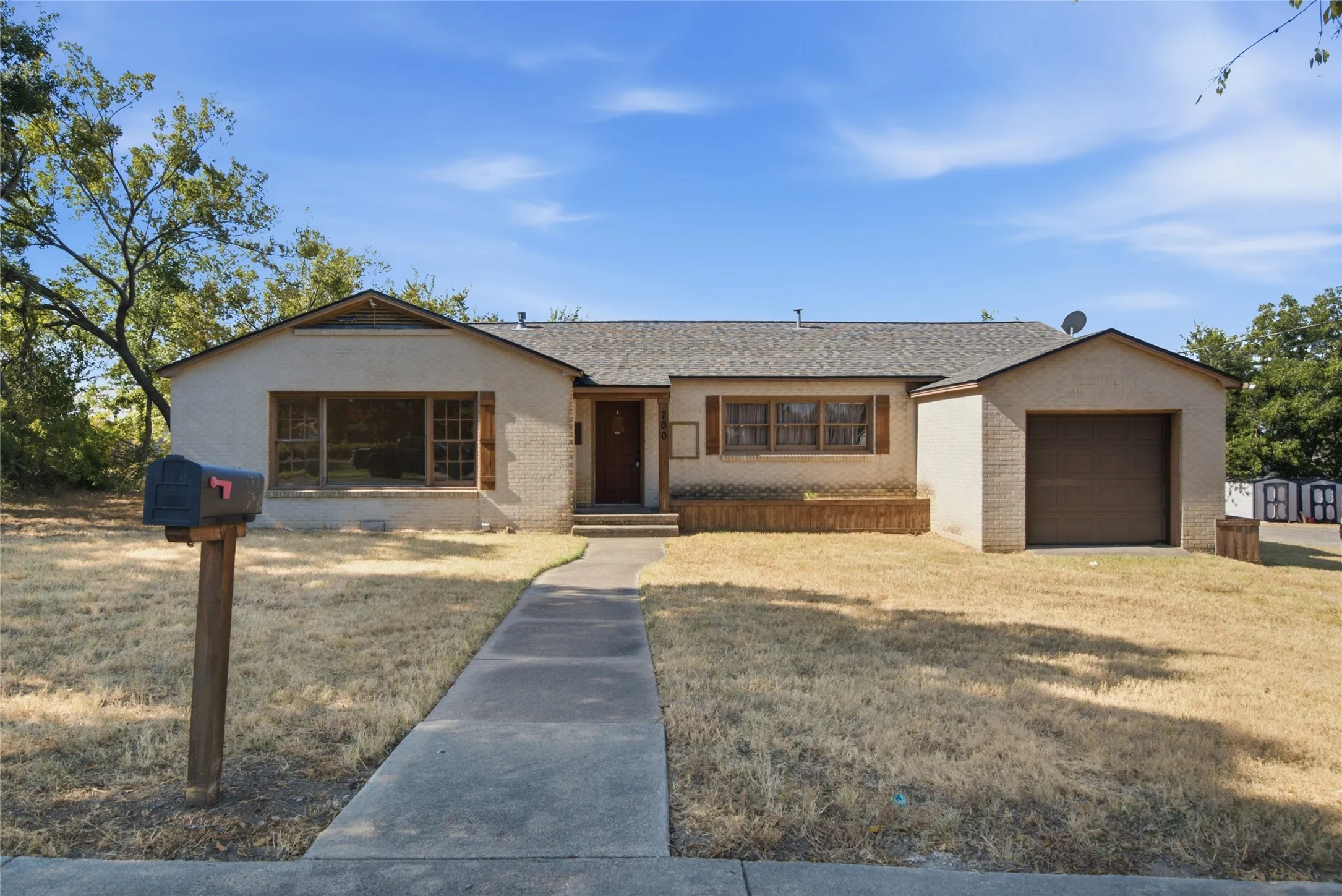 Office For Sale in Hamilton County , 700 E Main Street, Hamilton, Texas 76531, 0, 0, Garage spaces, 0 Sqft, built in 1975, mls#21368763, Real Estate Agent in Hamilton, Homes For Sale in Hamilton county, Homes For Sale in Hamilton, Realtor in Hamilton Texas, Real Estate Brokerage Independent Realty Texas, Luminita Cordes Realtor