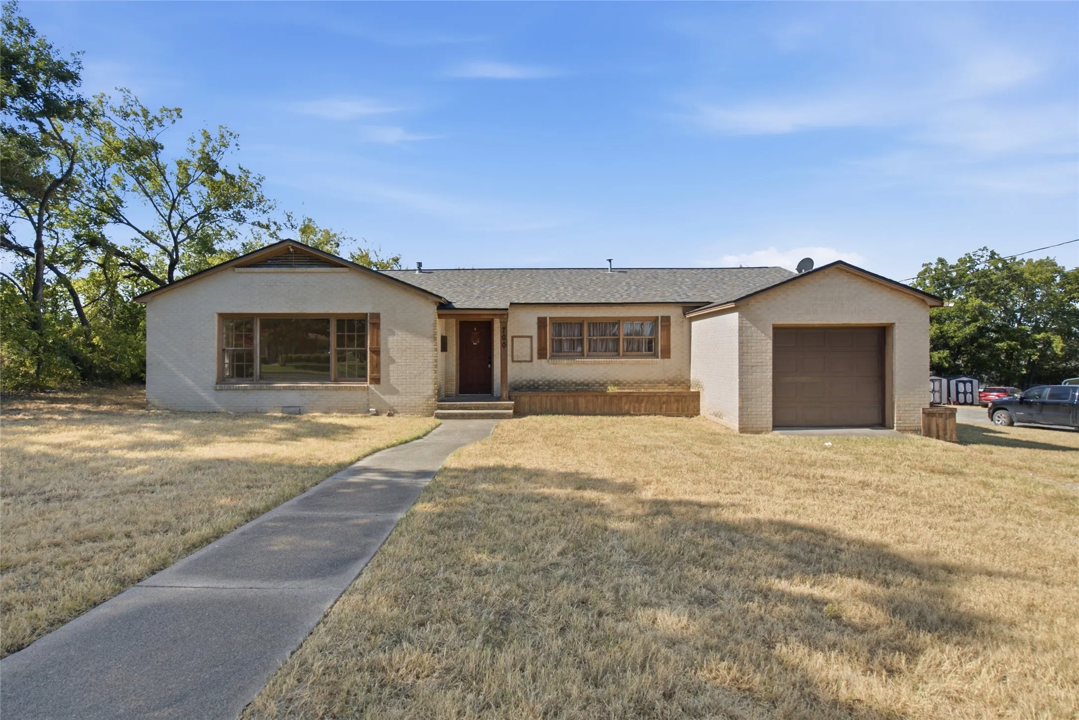 Office For Sale in Hamilton County , 700 E Main Street, Hamilton, Texas 76531, 0, 0, Garage spaces, 0 Sqft, built in 1975, mls#21368763, Real Estate Agent in Hamilton, Homes For Sale in Hamilton county, Homes For Sale in Hamilton, Realtor in Hamilton Texas, Real Estate Brokerage Independent Realty Texas, Luminita Cordes Realtor