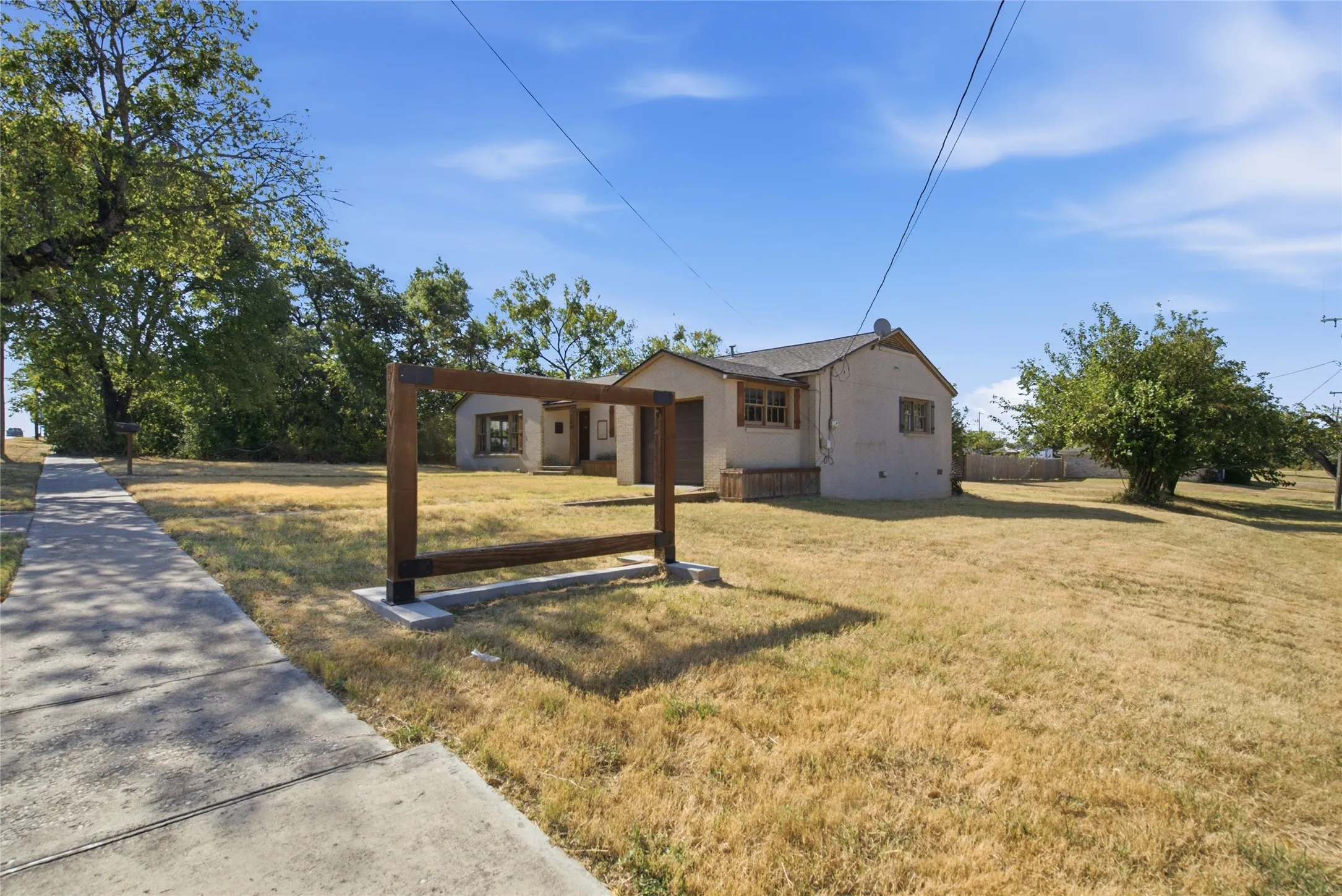 Office For Sale in Hamilton County , 700 E Main Street, Hamilton, Texas 76531, 0, 0, Garage spaces, 0 Sqft, built in 1975, mls#21368763, Real Estate Agent in Hamilton, Homes For Sale in Hamilton county, Homes For Sale in Hamilton, Realtor in Hamilton Texas, Real Estate Brokerage Independent Realty Texas, Luminita Cordes Realtor