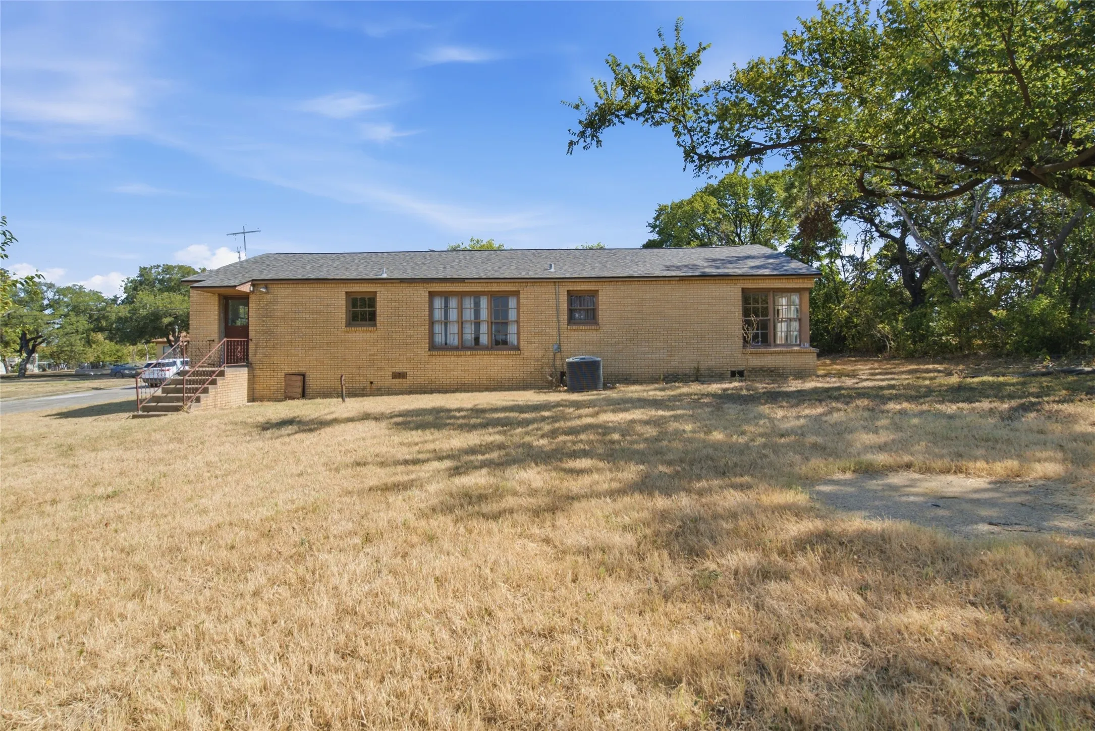 Office For Sale in Hamilton County , 700 E Main Street, Hamilton, Texas 76531, 0, 0, Garage spaces, 0 Sqft, built in 1975, mls#21368763, Real Estate Agent in Hamilton, Homes For Sale in Hamilton county, Homes For Sale in Hamilton, Realtor in Hamilton Texas, Real Estate Brokerage Independent Realty Texas, Luminita Cordes Realtor