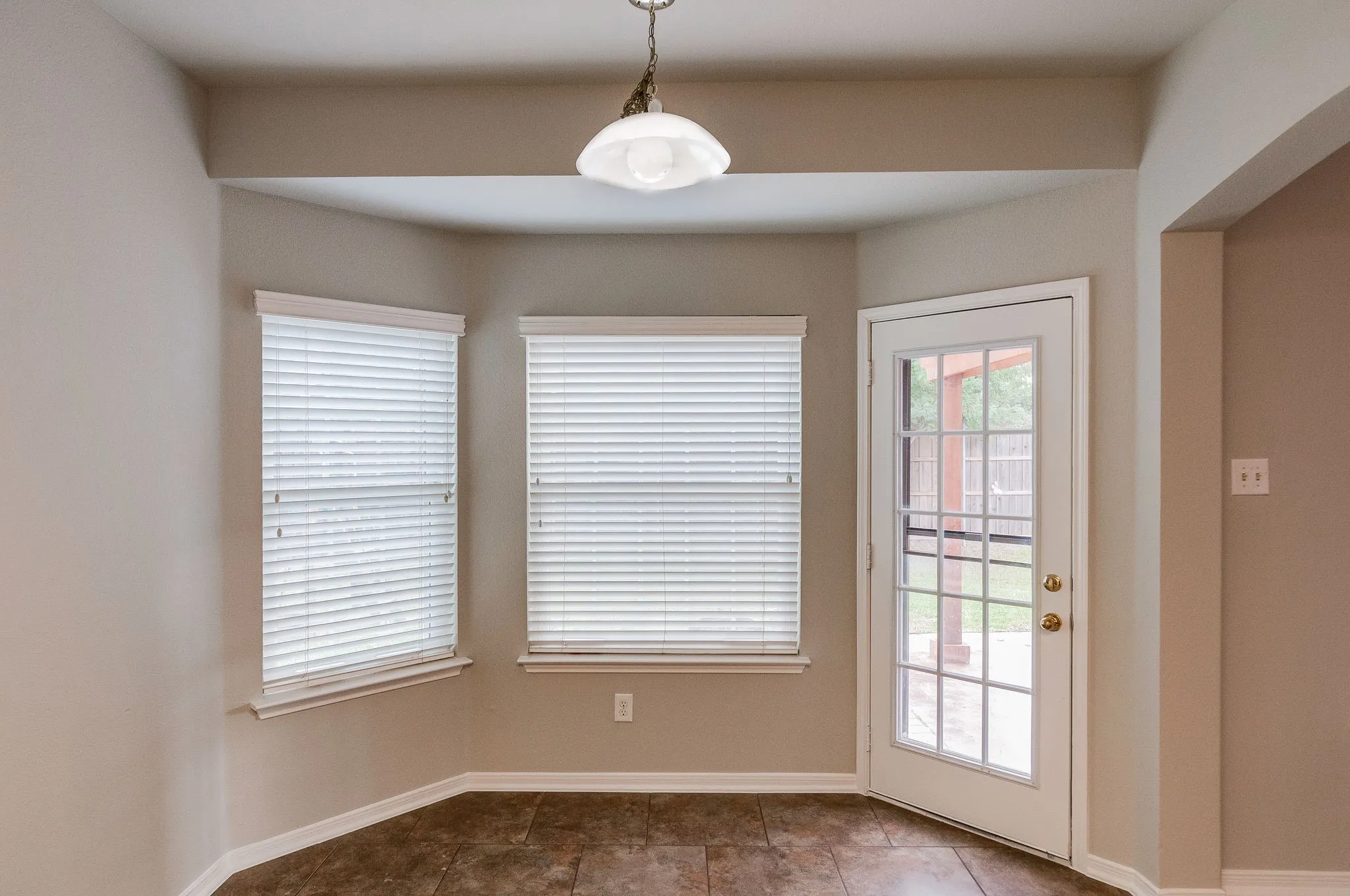 Single Family Residence For Rent in Denton County , 29 Chimney Rock Drive, Trophy Club, Texas 76262, 3 Bedroom, 3 Bathroom, 2 Garage spaces, 2,121 Sqft, built in 1996, mls#21368737, Real Estate Agent in Trophy Club, Homes For Rent in Denton county, Homes For Rent in Trophy Club, Realtor in Trophy Club Texas, Real Estate Brokerage Independent Realty Texas, Luminita Cordes Realtor