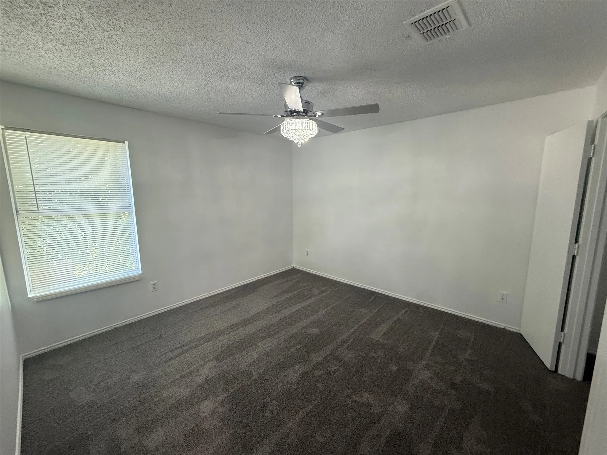 Single Family Residence For Sale in Denton County , 1212 Rambling Brook Trail, Denton, Texas 76210, 4 Bedroom, 3 Bathroom, 2 Garage spaces, 2,318 Sqft, built in 2000, mls#21368270, Real Estate Agent in Denton, Homes For Sale in Denton county, Homes For Sale in Denton, Realtor in Denton Texas, Real Estate Brokerage Independent Realty Texas, Luminita Cordes Realtor