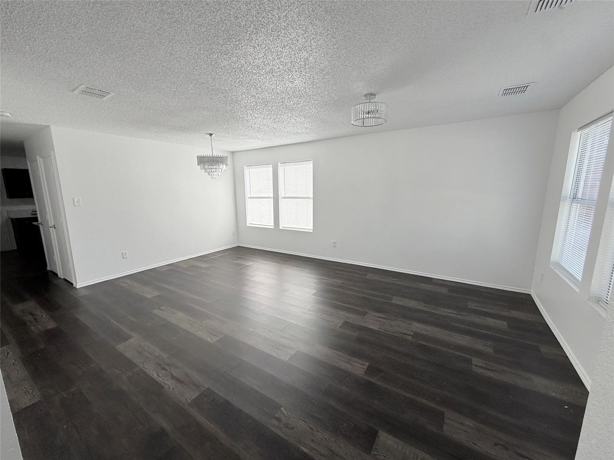 Single Family Residence For Sale in Denton County , 1212 Rambling Brook Trail, Denton, Texas 76210, 4 Bedroom, 3 Bathroom, 2 Garage spaces, 2,318 Sqft, built in 2000, mls#21368270, Real Estate Agent in Denton, Homes For Sale in Denton county, Homes For Sale in Denton, Realtor in Denton Texas, Real Estate Brokerage Independent Realty Texas, Luminita Cordes Realtor