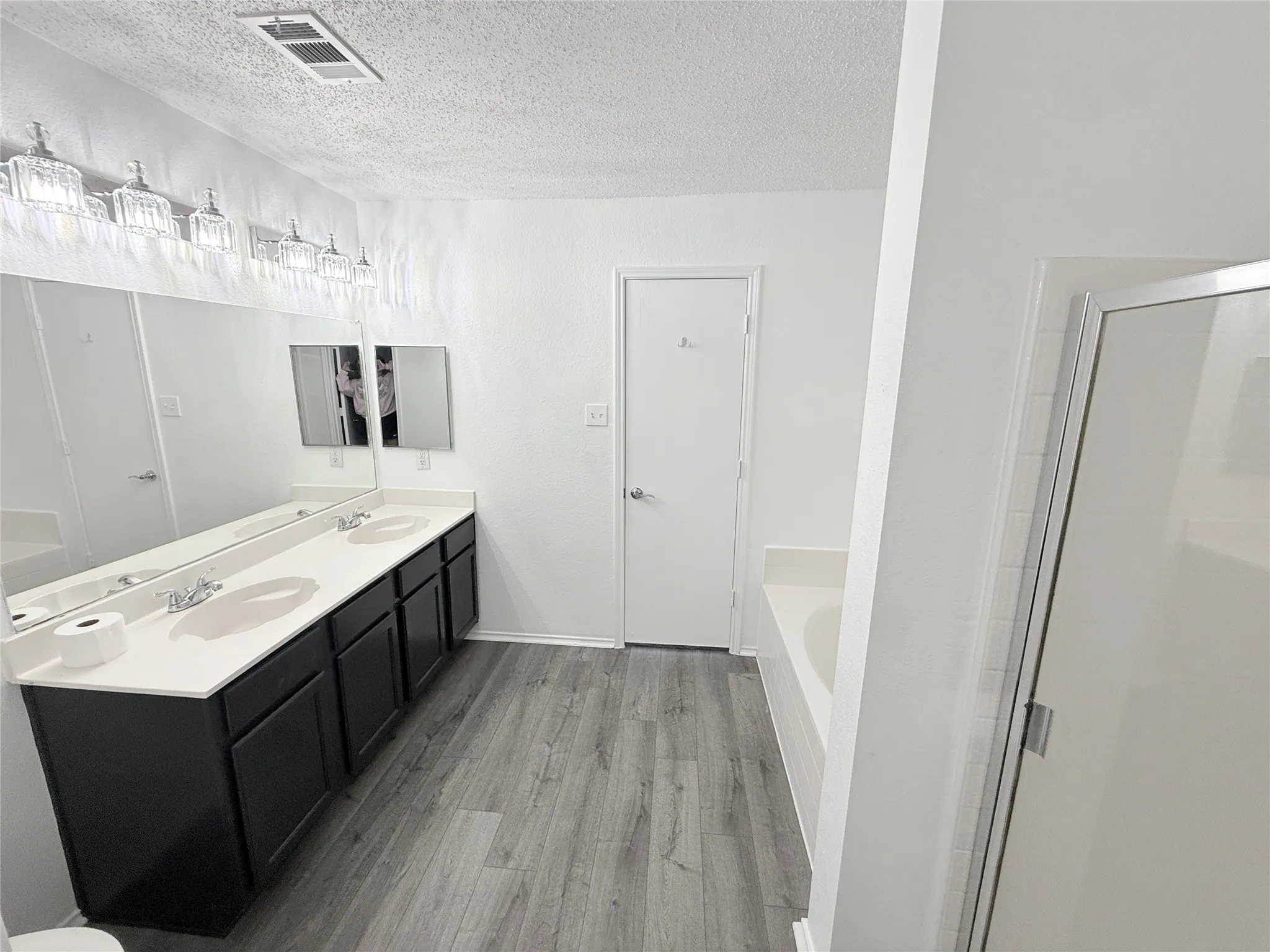 Single Family Residence For Sale in Denton County , 1212 Rambling Brook Trail, Denton, Texas 76210, 4 Bedroom, 3 Bathroom, 2 Garage spaces, 2,318 Sqft, built in 2000, mls#21368270, Real Estate Agent in Denton, Homes For Sale in Denton county, Homes For Sale in Denton, Realtor in Denton Texas, Real Estate Brokerage Independent Realty Texas, Luminita Cordes Realtor