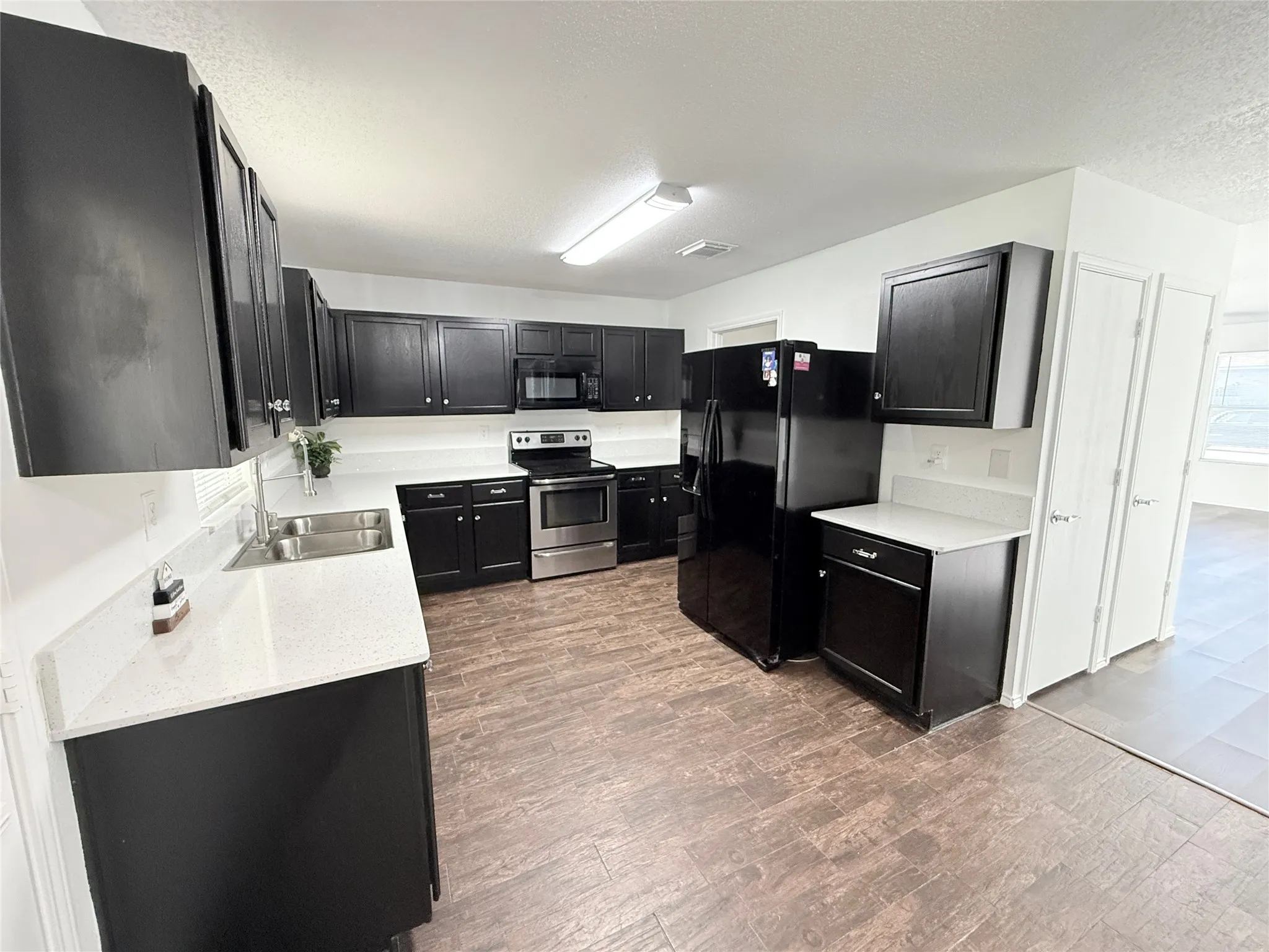 Single Family Residence For Sale in Denton County , 1212 Rambling Brook Trail, Denton, Texas 76210, 4 Bedroom, 3 Bathroom, 2 Garage spaces, 2,318 Sqft, built in 2000, mls#21368270, Real Estate Agent in Denton, Homes For Sale in Denton county, Homes For Sale in Denton, Realtor in Denton Texas, Real Estate Brokerage Independent Realty Texas, Luminita Cordes Realtor