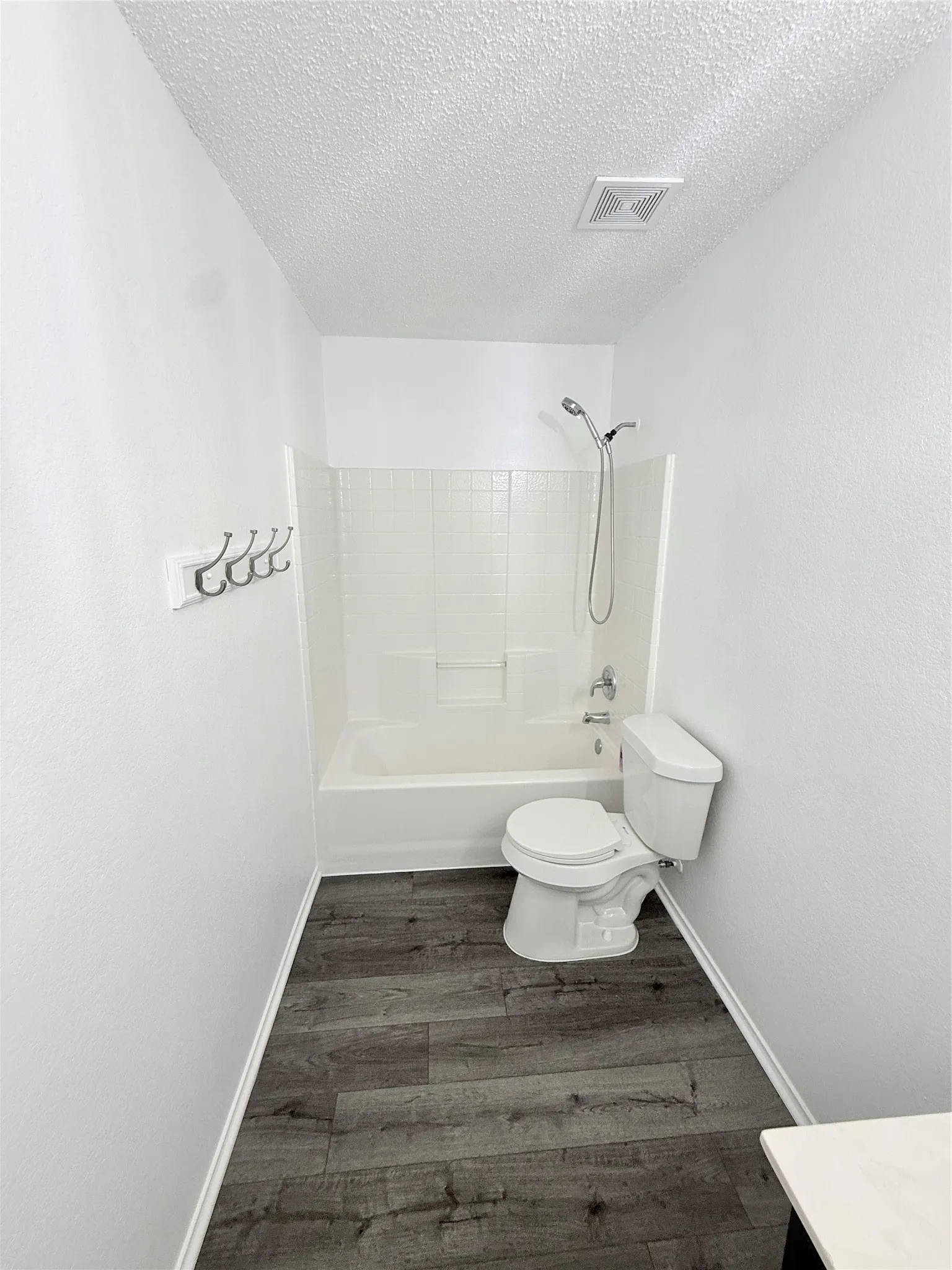 Single Family Residence For Sale in Denton County , 1212 Rambling Brook Trail, Denton, Texas 76210, 4 Bedroom, 3 Bathroom, 2 Garage spaces, 2,318 Sqft, built in 2000, mls#21368270, Real Estate Agent in Denton, Homes For Sale in Denton county, Homes For Sale in Denton, Realtor in Denton Texas, Real Estate Brokerage Independent Realty Texas, Luminita Cordes Realtor