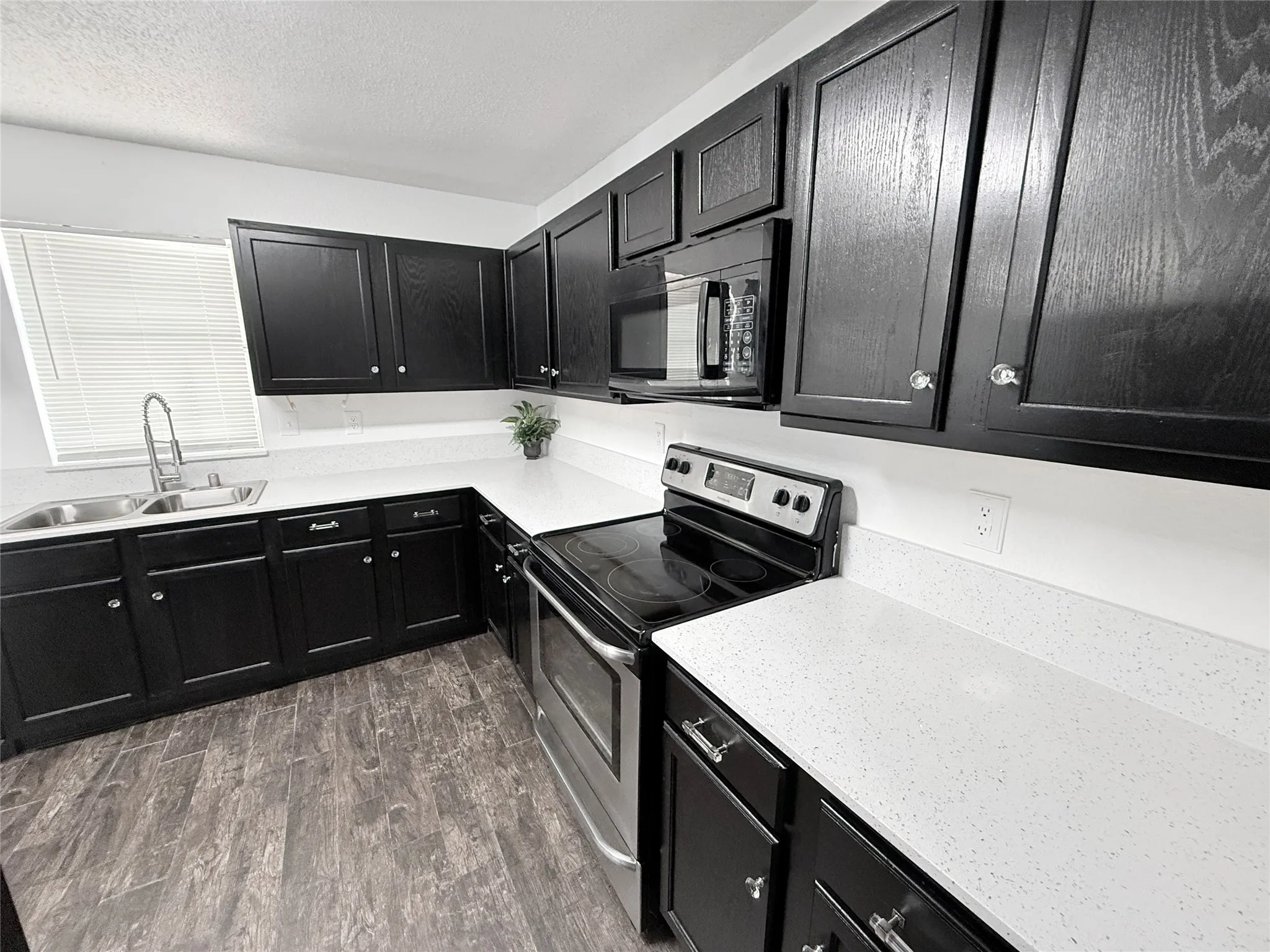 Single Family Residence For Sale in Denton County , 1212 Rambling Brook Trail, Denton, Texas 76210, 4 Bedroom, 3 Bathroom, 2 Garage spaces, 2,318 Sqft, built in 2000, mls#21368270, Real Estate Agent in Denton, Homes For Sale in Denton county, Homes For Sale in Denton, Realtor in Denton Texas, Real Estate Brokerage Independent Realty Texas, Luminita Cordes Realtor