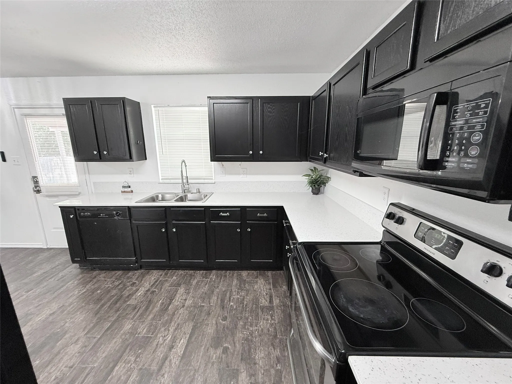 Single Family Residence For Sale in Denton County , 1212 Rambling Brook Trail, Denton, Texas 76210, 4 Bedroom, 3 Bathroom, 2 Garage spaces, 2,318 Sqft, built in 2000, mls#21368270, Real Estate Agent in Denton, Homes For Sale in Denton county, Homes For Sale in Denton, Realtor in Denton Texas, Real Estate Brokerage Independent Realty Texas, Luminita Cordes Realtor