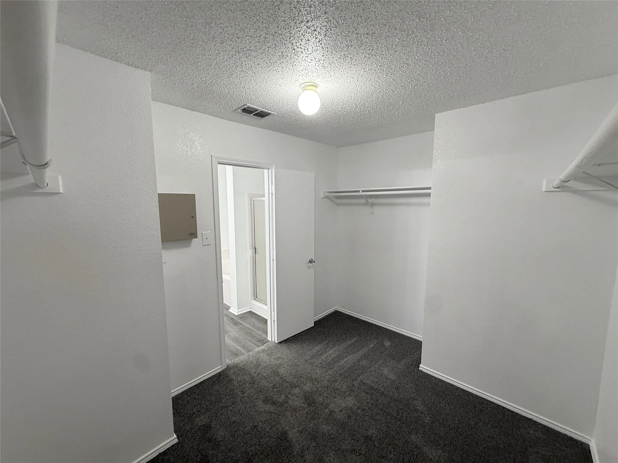 Single Family Residence For Sale in Denton County , 1212 Rambling Brook Trail, Denton, Texas 76210, 4 Bedroom, 3 Bathroom, 2 Garage spaces, 2,318 Sqft, built in 2000, mls#21368270, Real Estate Agent in Denton, Homes For Sale in Denton county, Homes For Sale in Denton, Realtor in Denton Texas, Real Estate Brokerage Independent Realty Texas, Luminita Cordes Realtor