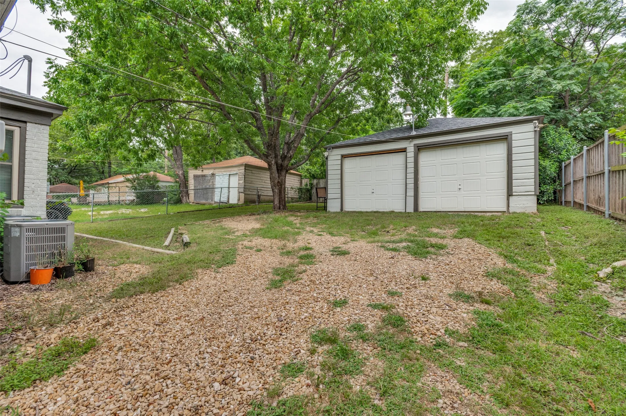 Duplex For Rent in Dallas County , 408 N Oak Cliff Boulevard 408 & 410, Dallas, Texas 75208, 1 Bedroom, 1 Bathroom, Garage spaces, 650 Sqft, built in 1942, mls#21368757, Real Estate Agent in Dallas, Homes For Rent in Dallas county, Homes For Rent in Dallas, Realtor in Dallas Texas, Real Estate Brokerage Independent Realty Texas, Luminita Cordes Realtor