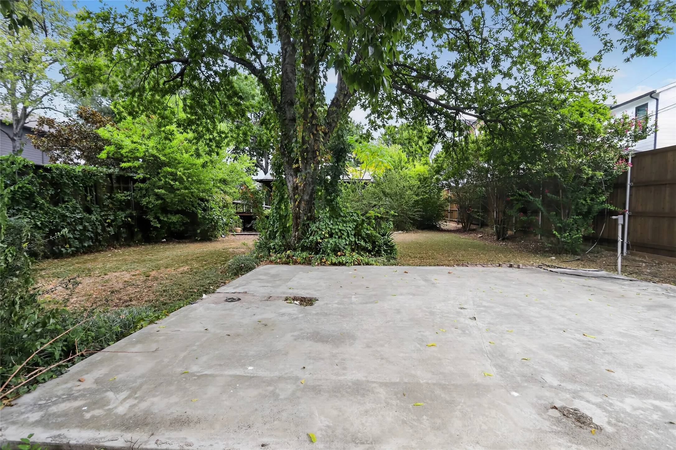 Improved Land For Sale in Dallas County , 8507 Lakemont Drive, Dallas, Texas 75209, 0, 0, Garage spaces, 0 Sqft, built in 1947, mls#21366692, Real Estate Agent in Dallas, Homes For Sale in Dallas county, Homes For Sale in Dallas, Realtor in Dallas Texas, Real Estate Brokerage Independent Realty Texas, Luminita Cordes Realtor