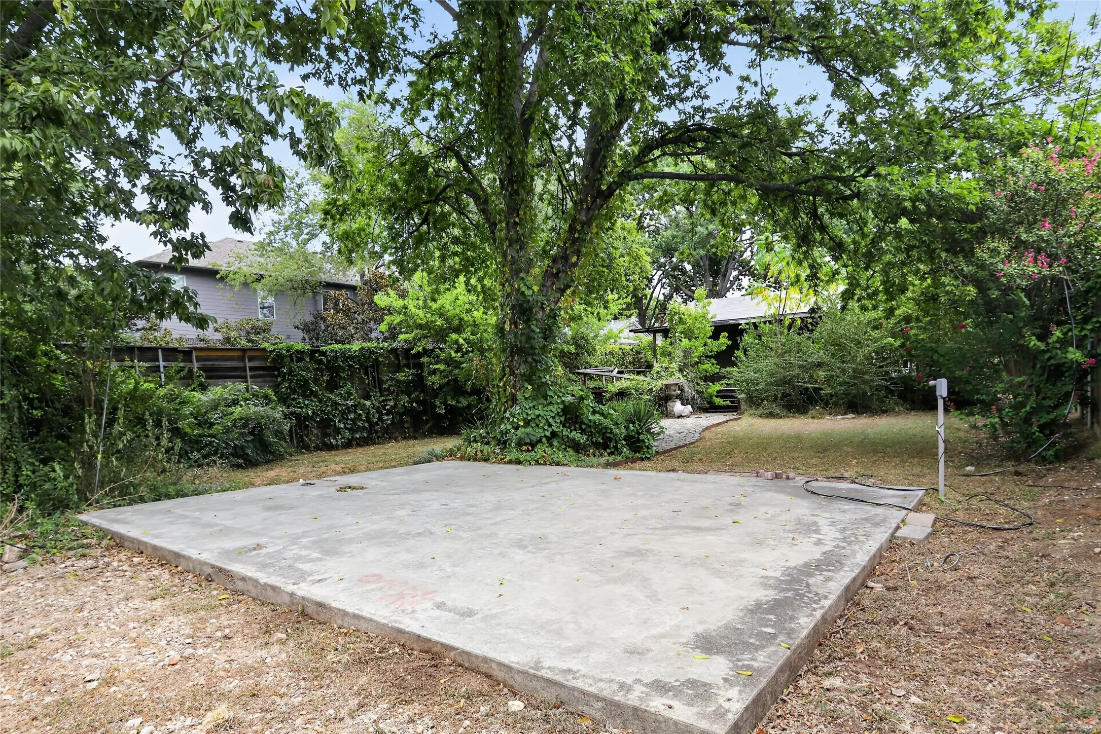 Improved Land For Sale in Dallas County , 8507 Lakemont Drive, Dallas, Texas 75209, 0, 0, Garage spaces, 0 Sqft, built in 1947, mls#21366692, Real Estate Agent in Dallas, Homes For Sale in Dallas county, Homes For Sale in Dallas, Realtor in Dallas Texas, Real Estate Brokerage Independent Realty Texas, Luminita Cordes Realtor
