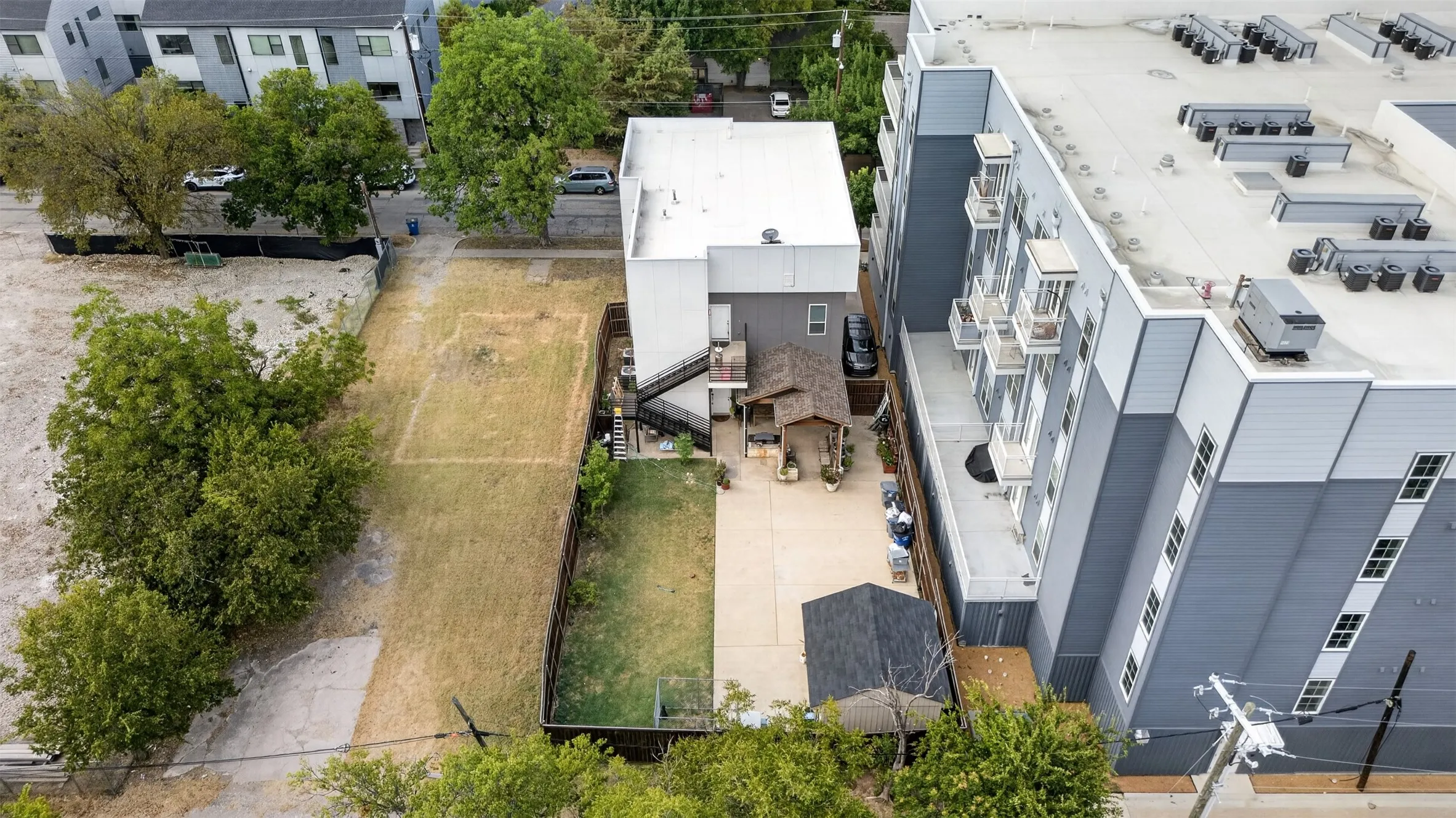 Duplex For Sale in Dallas County , 416 W 10th Street, Dallas, Texas 75208, 7 Bedroom, 4 Bathroom, Garage spaces, 0 Sqft, built in 2022, Price $2,600,000, mls#21367306, Real Estate Agent in Dallas, Homes For Sale in Dallas county, Homes For Sale in Dallas, Realtor in Dallas Texas, Real Estate Brokerage Independent Realty Texas, Luminita Cordes Realtor