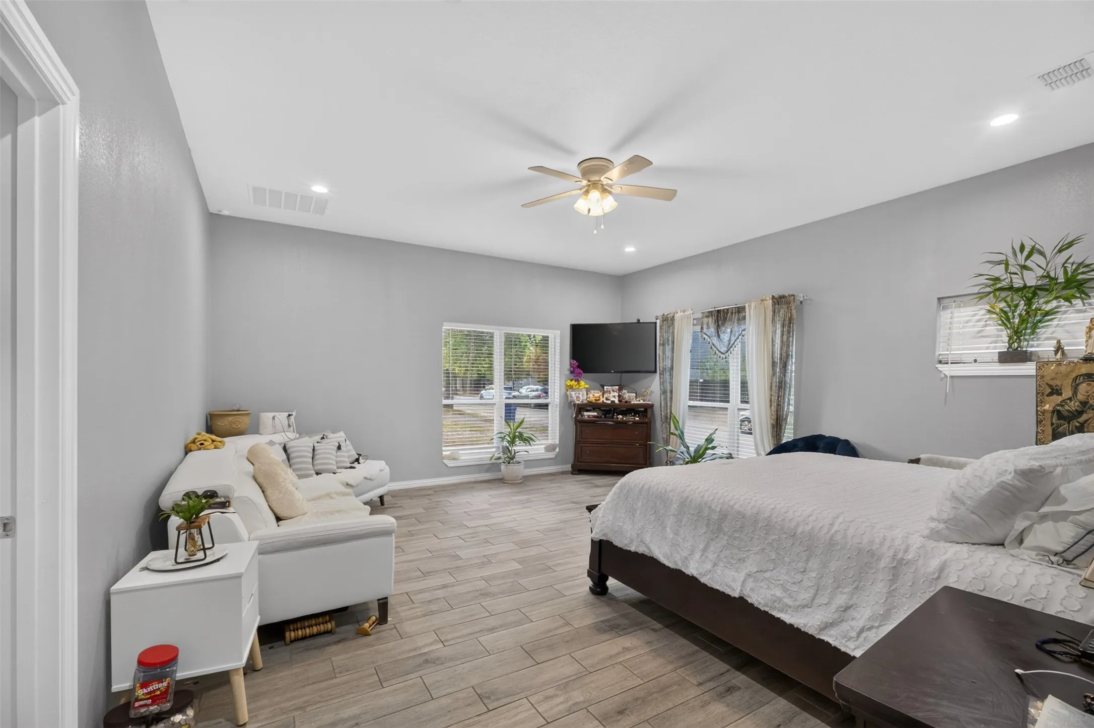 Duplex For Sale in Dallas County , 416 W 10th Street, Dallas, Texas 75208, 7 Bedroom, 4 Bathroom, Garage spaces, 0 Sqft, built in 2022, Price $2,600,000, mls#21367306, Real Estate Agent in Dallas, Homes For Sale in Dallas county, Homes For Sale in Dallas, Realtor in Dallas Texas, Real Estate Brokerage Independent Realty Texas, Luminita Cordes Realtor