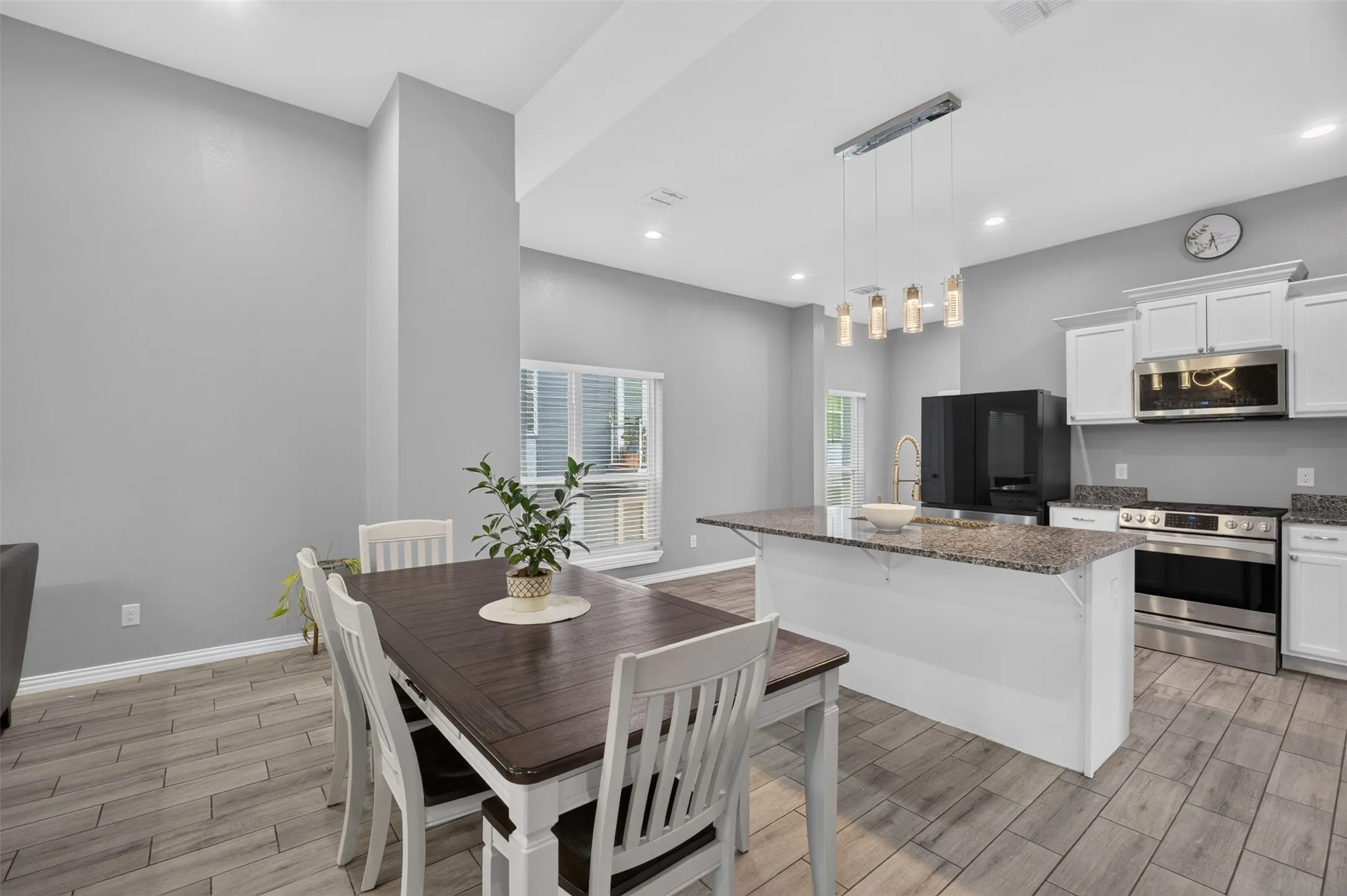 Duplex For Sale in Dallas County , 416 W 10th Street, Dallas, Texas 75208, 7 Bedroom, 4 Bathroom, Garage spaces, 0 Sqft, built in 2022, Price $2,600,000, mls#21367306, Real Estate Agent in Dallas, Homes For Sale in Dallas county, Homes For Sale in Dallas, Realtor in Dallas Texas, Real Estate Brokerage Independent Realty Texas, Luminita Cordes Realtor