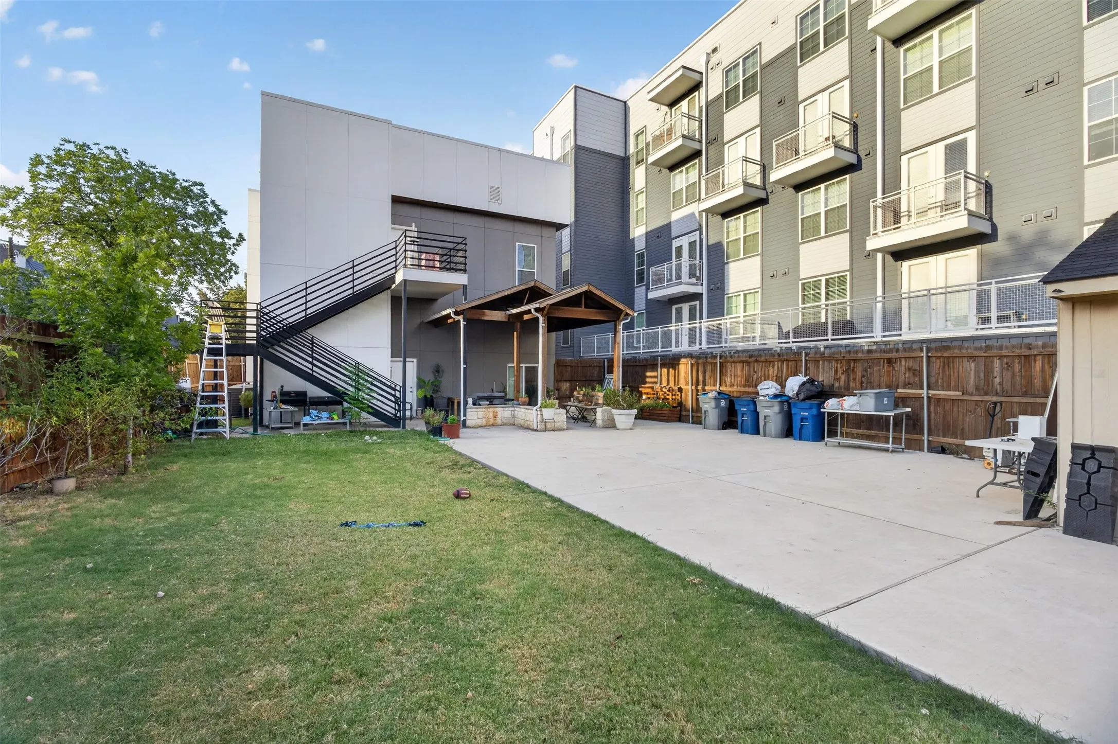 Duplex For Sale in Dallas County , 416 W 10th Street, Dallas, Texas 75208, 7 Bedroom, 4 Bathroom, Garage spaces, 0 Sqft, built in 2022, Price $2,600,000, mls#21367306, Real Estate Agent in Dallas, Homes For Sale in Dallas county, Homes For Sale in Dallas, Realtor in Dallas Texas, Real Estate Brokerage Independent Realty Texas, Luminita Cordes Realtor
