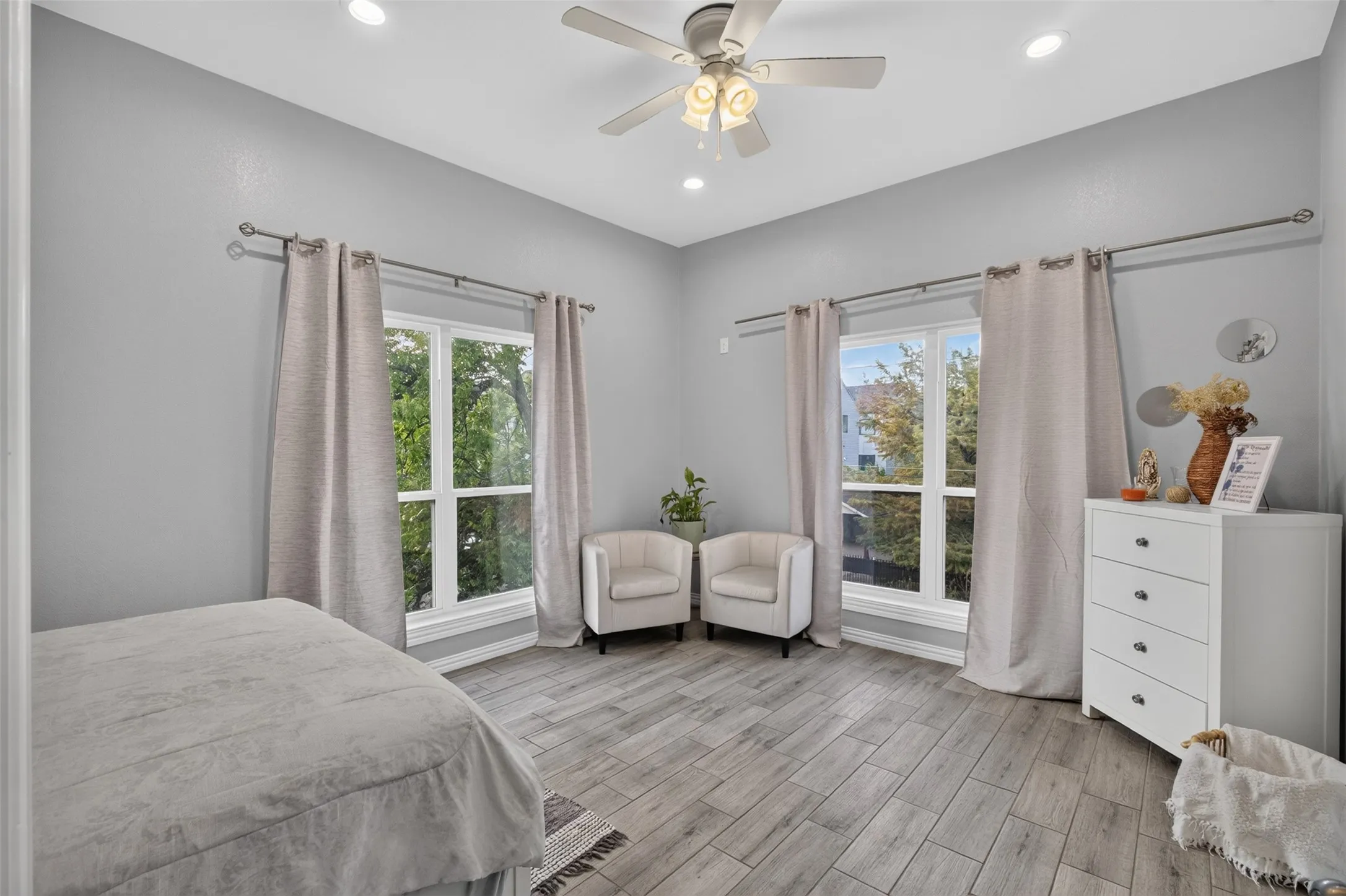 Duplex For Sale in Dallas County , 416 W 10th Street, Dallas, Texas 75208, 7 Bedroom, 4 Bathroom, Garage spaces, 0 Sqft, built in 2022, Price $2,600,000, mls#21367306, Real Estate Agent in Dallas, Homes For Sale in Dallas county, Homes For Sale in Dallas, Realtor in Dallas Texas, Real Estate Brokerage Independent Realty Texas, Luminita Cordes Realtor