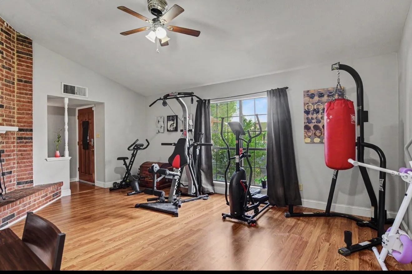 Single Family Residence For Sale in Kaufman County , 509 Carl C Senter Street, Forney, Texas 75126, 3 Bedroom, 2 Bathroom, 2 Garage spaces, 1,748 Sqft, built in 1982, mls#21368663, Real Estate Agent in Forney, Homes For Sale in Kaufman county, Homes For Sale in Forney, Realtor in Forney Texas, Real Estate Brokerage Independent Realty Texas, Luminita Cordes Realtor
