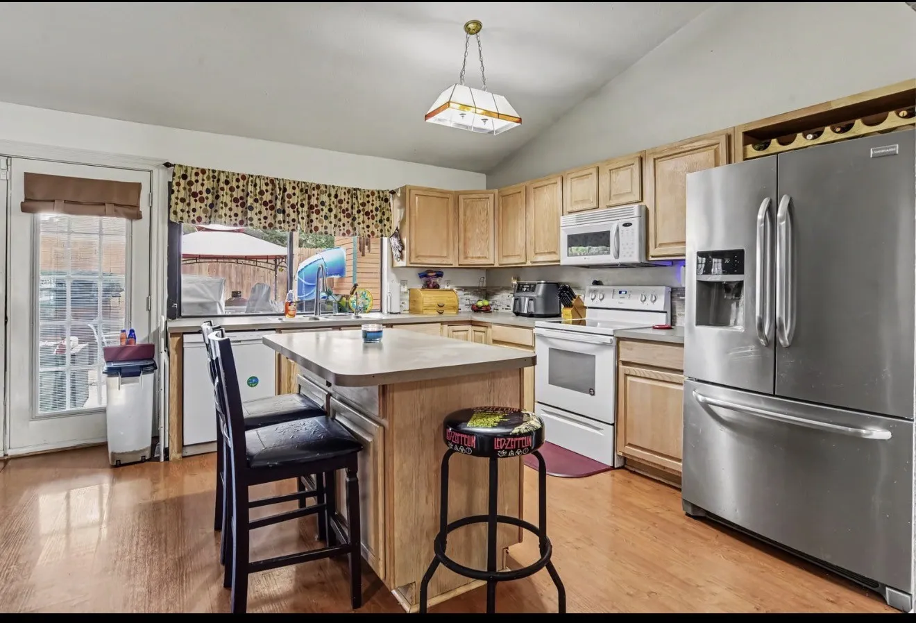 Single Family Residence For Sale in Kaufman County , 509 Carl C Senter Street, Forney, Texas 75126, 3 Bedroom, 2 Bathroom, 2 Garage spaces, 1,748 Sqft, built in 1982, mls#21368663, Real Estate Agent in Forney, Homes For Sale in Kaufman county, Homes For Sale in Forney, Realtor in Forney Texas, Real Estate Brokerage Independent Realty Texas, Luminita Cordes Realtor
