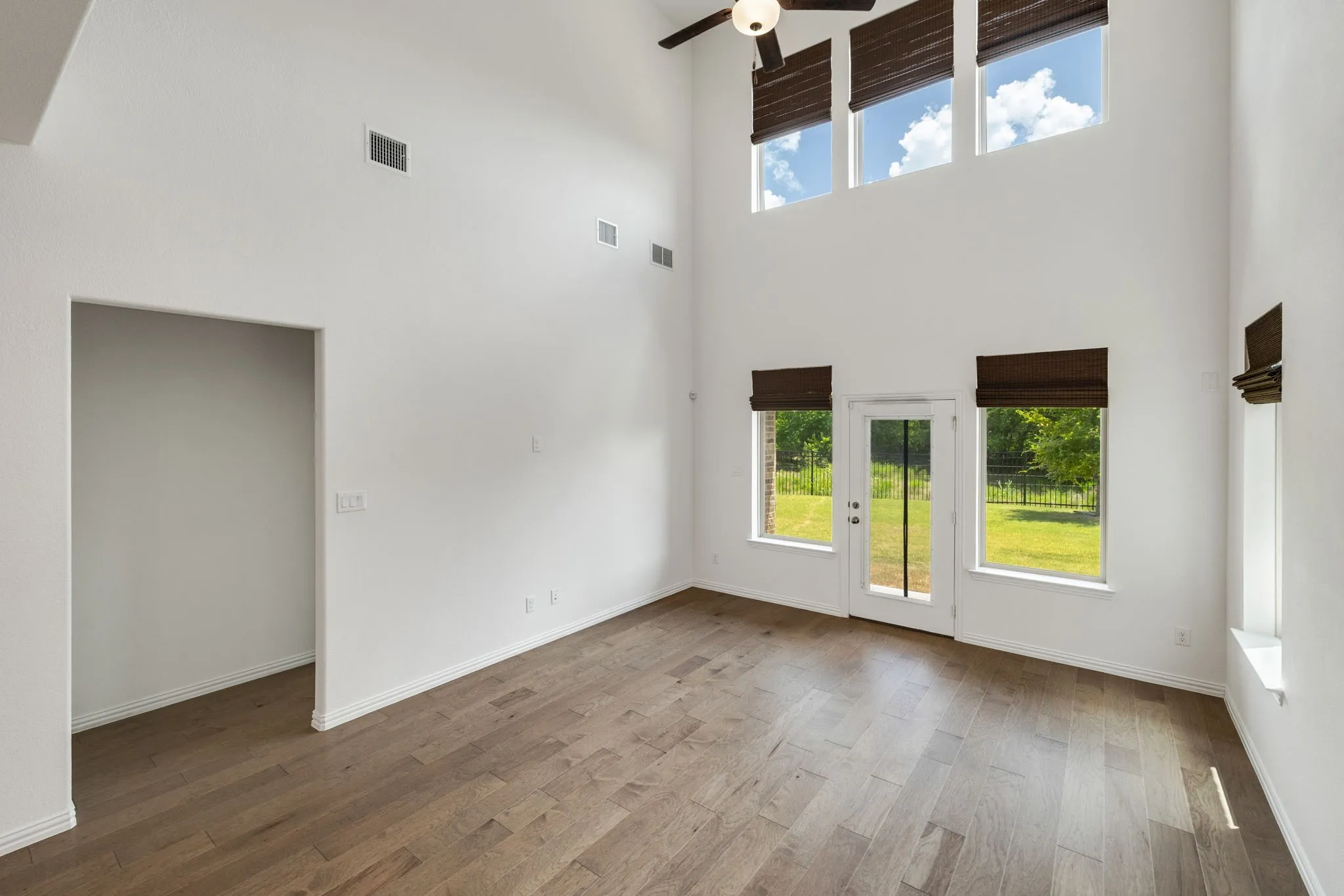 Single Family Residence For Rent in Collin County , 3100 Greenbriar Drive, Celina, Texas 75009, 3 Bedroom, 3 Bathroom, 2 Garage spaces, 2,207 Sqft, built in 2023, mls#21368755, Real Estate Agent in Celina, Homes For Rent in Collin county, Homes For Rent in Celina, Realtor in Celina Texas, Real Estate Brokerage Independent Realty Texas, Luminita Cordes Realtor