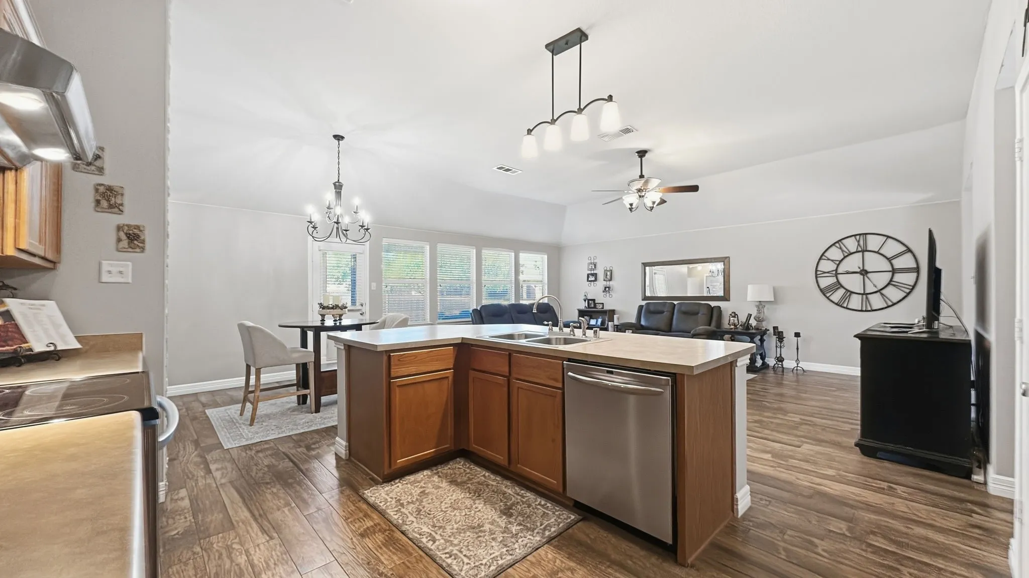 Single Family Residence For Sale in Tarrant County , 4324 Westbend Lane, Fort Worth, Texas 76244, 3 Bedroom, 2 Bathroom, 2 Garage spaces, 1,728 Sqft, built in 2004, mls#21368251, Real Estate Agent in Fort Worth, Homes For Sale in Tarrant county, Homes For Sale in Fort Worth, Realtor in Fort Worth Texas, Real Estate Brokerage Independent Realty Texas, Luminita Cordes Realtor