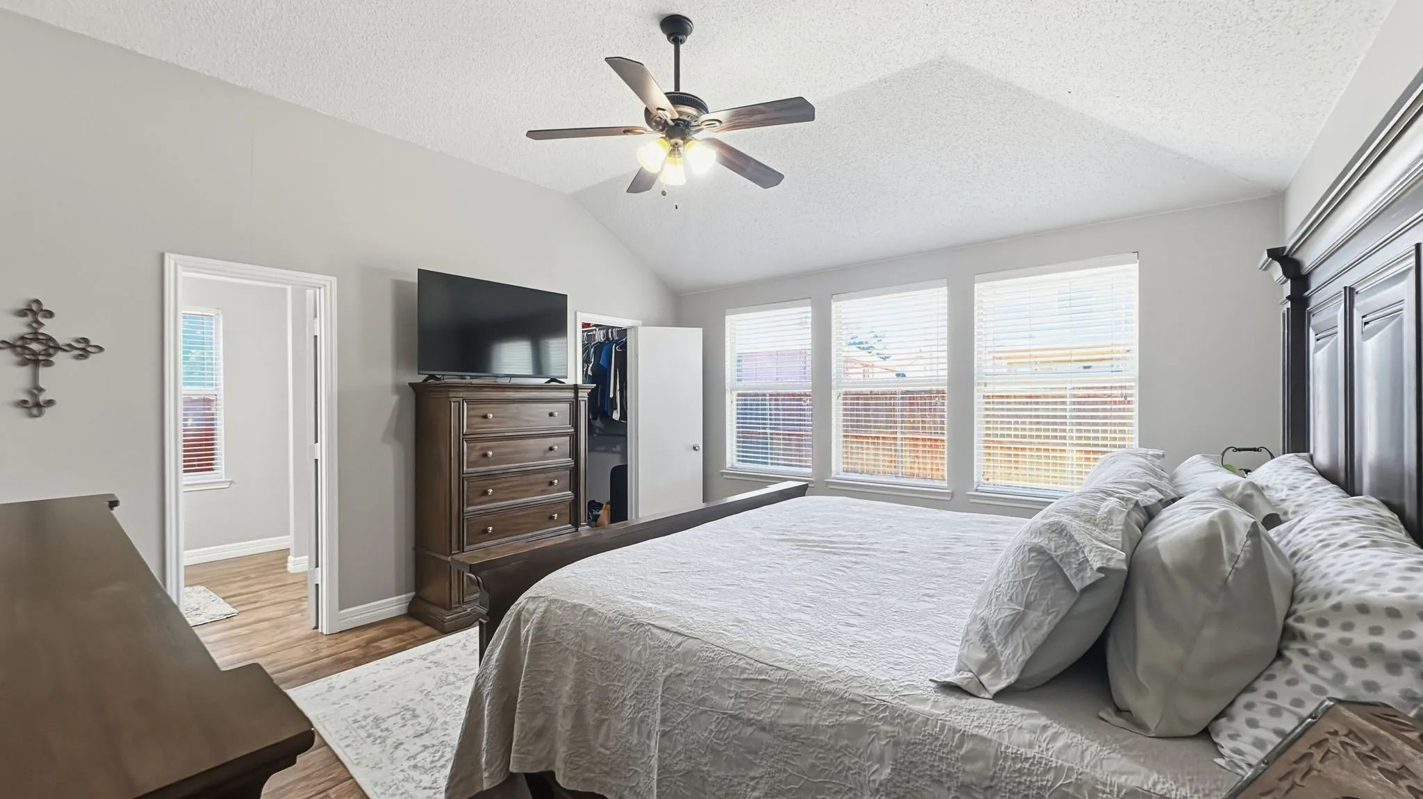 Single Family Residence For Sale in Tarrant County , 4324 Westbend Lane, Fort Worth, Texas 76244, 3 Bedroom, 2 Bathroom, 2 Garage spaces, 1,728 Sqft, built in 2004, mls#21368251, Real Estate Agent in Fort Worth, Homes For Sale in Tarrant county, Homes For Sale in Fort Worth, Realtor in Fort Worth Texas, Real Estate Brokerage Independent Realty Texas, Luminita Cordes Realtor