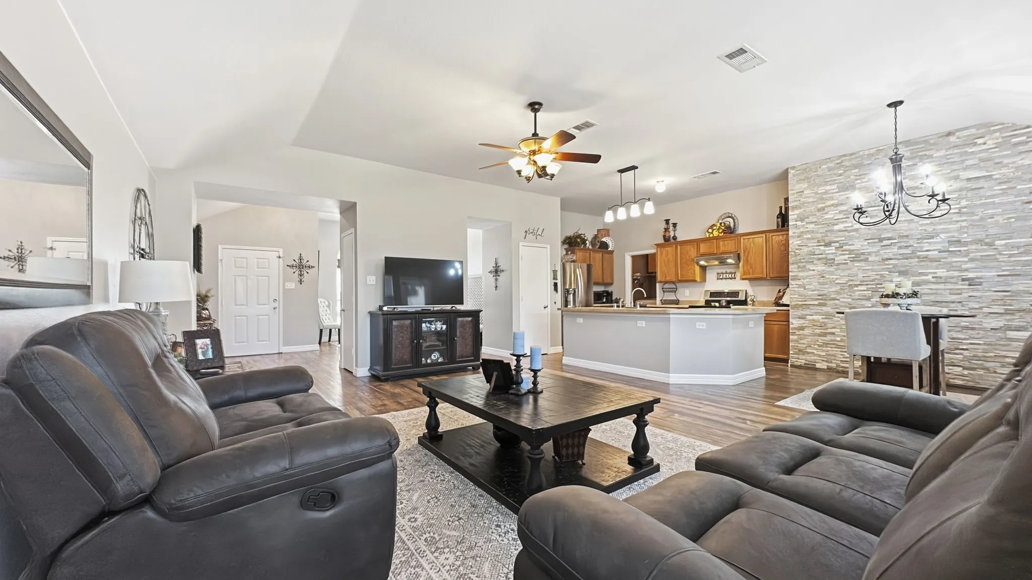 Single Family Residence For Sale in Tarrant County , 4324 Westbend Lane, Fort Worth, Texas 76244, 3 Bedroom, 2 Bathroom, 2 Garage spaces, 1,728 Sqft, built in 2004, mls#21368251, Real Estate Agent in Fort Worth, Homes For Sale in Tarrant county, Homes For Sale in Fort Worth, Realtor in Fort Worth Texas, Real Estate Brokerage Independent Realty Texas, Luminita Cordes Realtor