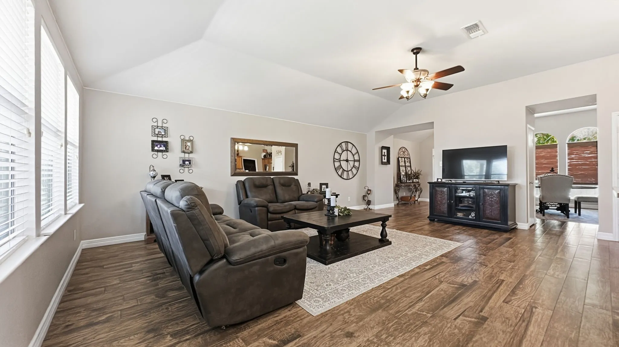 Single Family Residence For Sale in Tarrant County , 4324 Westbend Lane, Fort Worth, Texas 76244, 3 Bedroom, 2 Bathroom, 2 Garage spaces, 1,728 Sqft, built in 2004, mls#21368251, Real Estate Agent in Fort Worth, Homes For Sale in Tarrant county, Homes For Sale in Fort Worth, Realtor in Fort Worth Texas, Real Estate Brokerage Independent Realty Texas, Luminita Cordes Realtor
