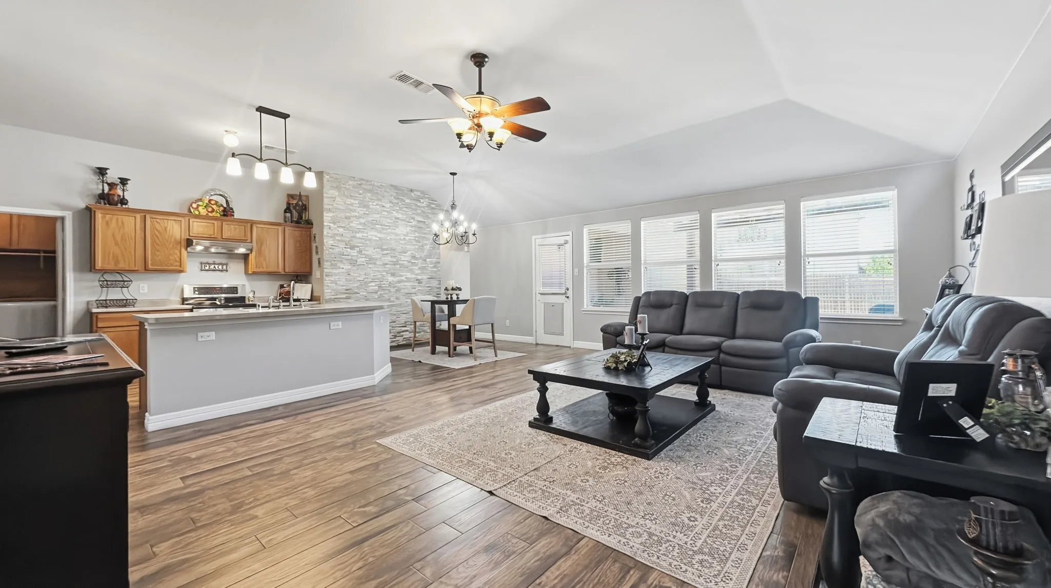 Single Family Residence For Sale in Tarrant County , 4324 Westbend Lane, Fort Worth, Texas 76244, 3 Bedroom, 2 Bathroom, 2 Garage spaces, 1,728 Sqft, built in 2004, mls#21368251, Real Estate Agent in Fort Worth, Homes For Sale in Tarrant county, Homes For Sale in Fort Worth, Realtor in Fort Worth Texas, Real Estate Brokerage Independent Realty Texas, Luminita Cordes Realtor