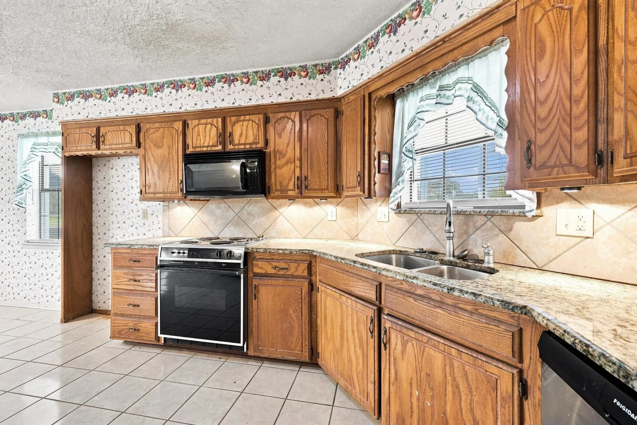 Single Family Residence For Sale in Grayson County , 1625 Richerson Road, Denison, Texas 75021, 3 Bedroom, 2 Bathroom, 2 Garage spaces, 1,878 Sqft, built in 1999, mls#21368795, Real Estate Agent in Denison, Homes For Sale in Grayson county, Homes For Sale in Denison, Realtor in Denison Texas, Real Estate Brokerage Independent Realty Texas, Luminita Cordes Realtor