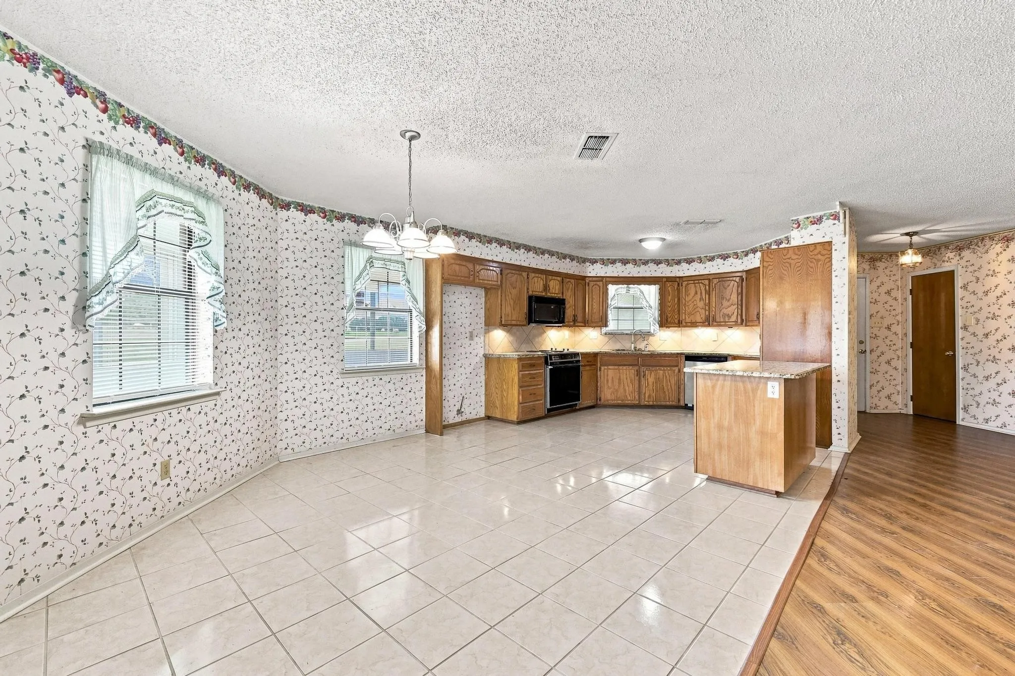 Single Family Residence For Sale in Grayson County , 1625 Richerson Road, Denison, Texas 75021, 3 Bedroom, 2 Bathroom, 2 Garage spaces, 1,878 Sqft, built in 1999, mls#21368795, Real Estate Agent in Denison, Homes For Sale in Grayson county, Homes For Sale in Denison, Realtor in Denison Texas, Real Estate Brokerage Independent Realty Texas, Luminita Cordes Realtor