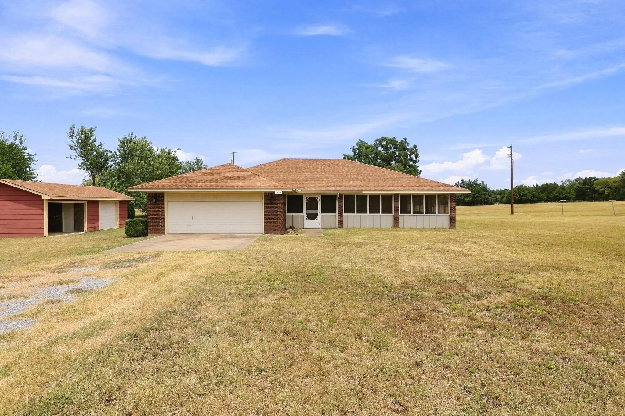 Single Family Residence For Sale in Grayson County , 1625 Richerson Road, Denison, Texas 75021, 3 Bedroom, 2 Bathroom, 2 Garage spaces, 1,878 Sqft, built in 1999, mls#21368795, Real Estate Agent in Denison, Homes For Sale in Grayson county, Homes For Sale in Denison, Realtor in Denison Texas, Real Estate Brokerage Independent Realty Texas, Luminita Cordes Realtor