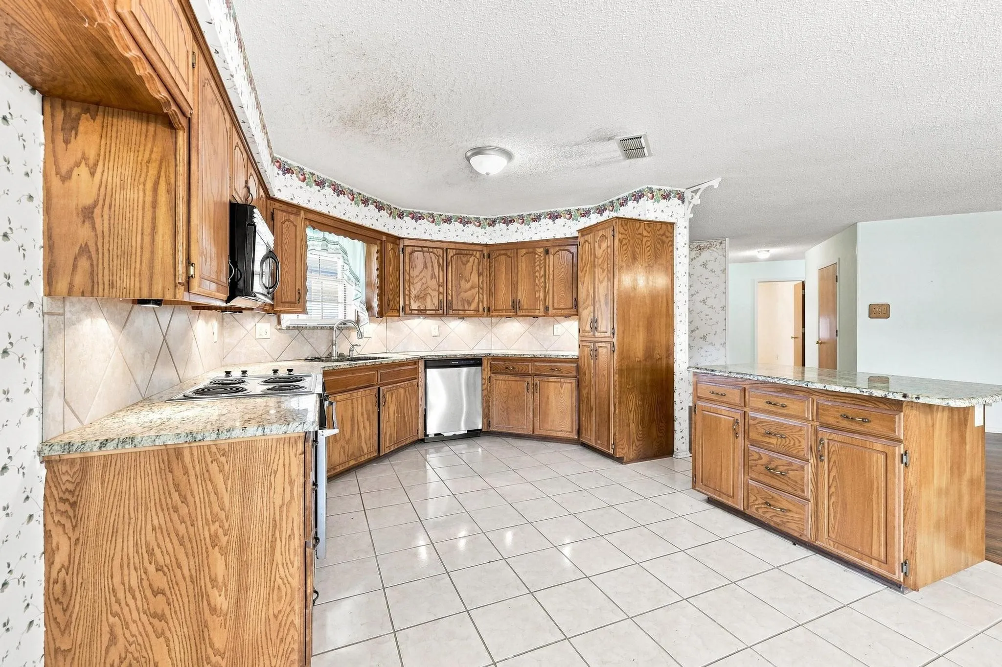 Single Family Residence For Sale in Grayson County , 1625 Richerson Road, Denison, Texas 75021, 3 Bedroom, 2 Bathroom, 2 Garage spaces, 1,878 Sqft, built in 1999, mls#21368795, Real Estate Agent in Denison, Homes For Sale in Grayson county, Homes For Sale in Denison, Realtor in Denison Texas, Real Estate Brokerage Independent Realty Texas, Luminita Cordes Realtor
