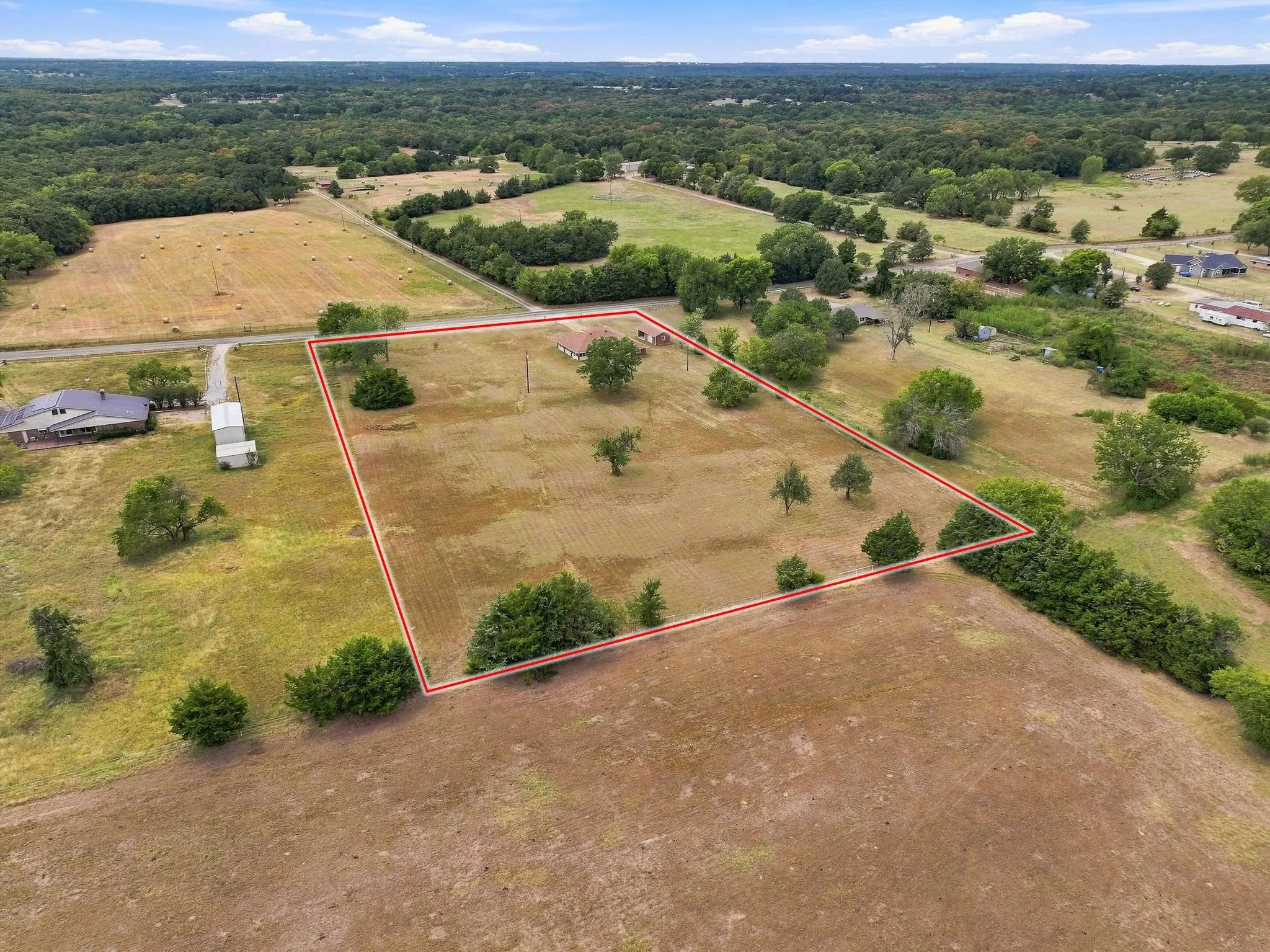 Single Family Residence For Sale in Grayson County , 1625 Richerson Road, Denison, Texas 75021, 3 Bedroom, 2 Bathroom, 2 Garage spaces, 1,878 Sqft, built in 1999, mls#21368795, Real Estate Agent in Denison, Homes For Sale in Grayson county, Homes For Sale in Denison, Realtor in Denison Texas, Real Estate Brokerage Independent Realty Texas, Luminita Cordes Realtor