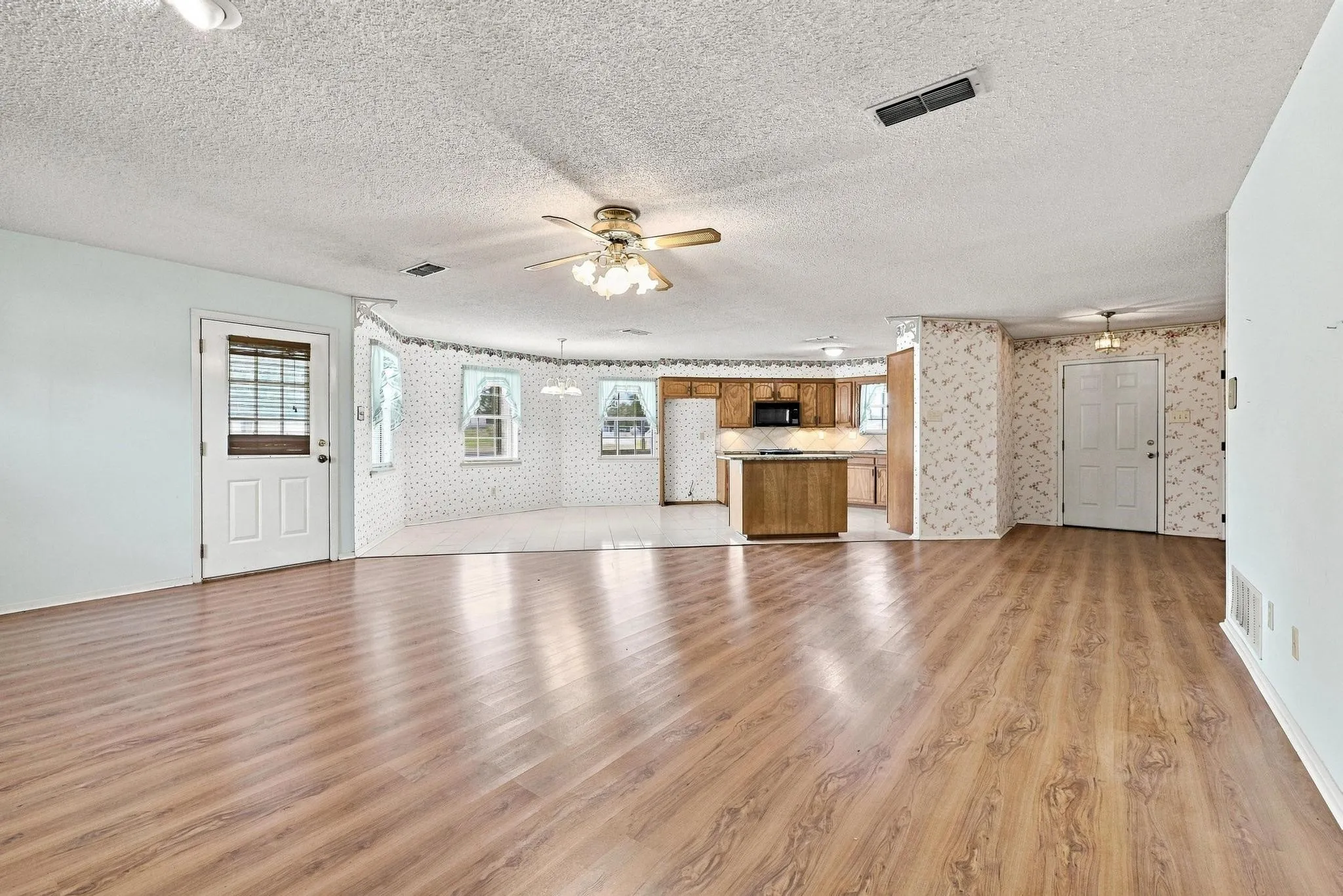 Single Family Residence For Sale in Grayson County , 1625 Richerson Road, Denison, Texas 75021, 3 Bedroom, 2 Bathroom, 2 Garage spaces, 1,878 Sqft, built in 1999, mls#21368795, Real Estate Agent in Denison, Homes For Sale in Grayson county, Homes For Sale in Denison, Realtor in Denison Texas, Real Estate Brokerage Independent Realty Texas, Luminita Cordes Realtor