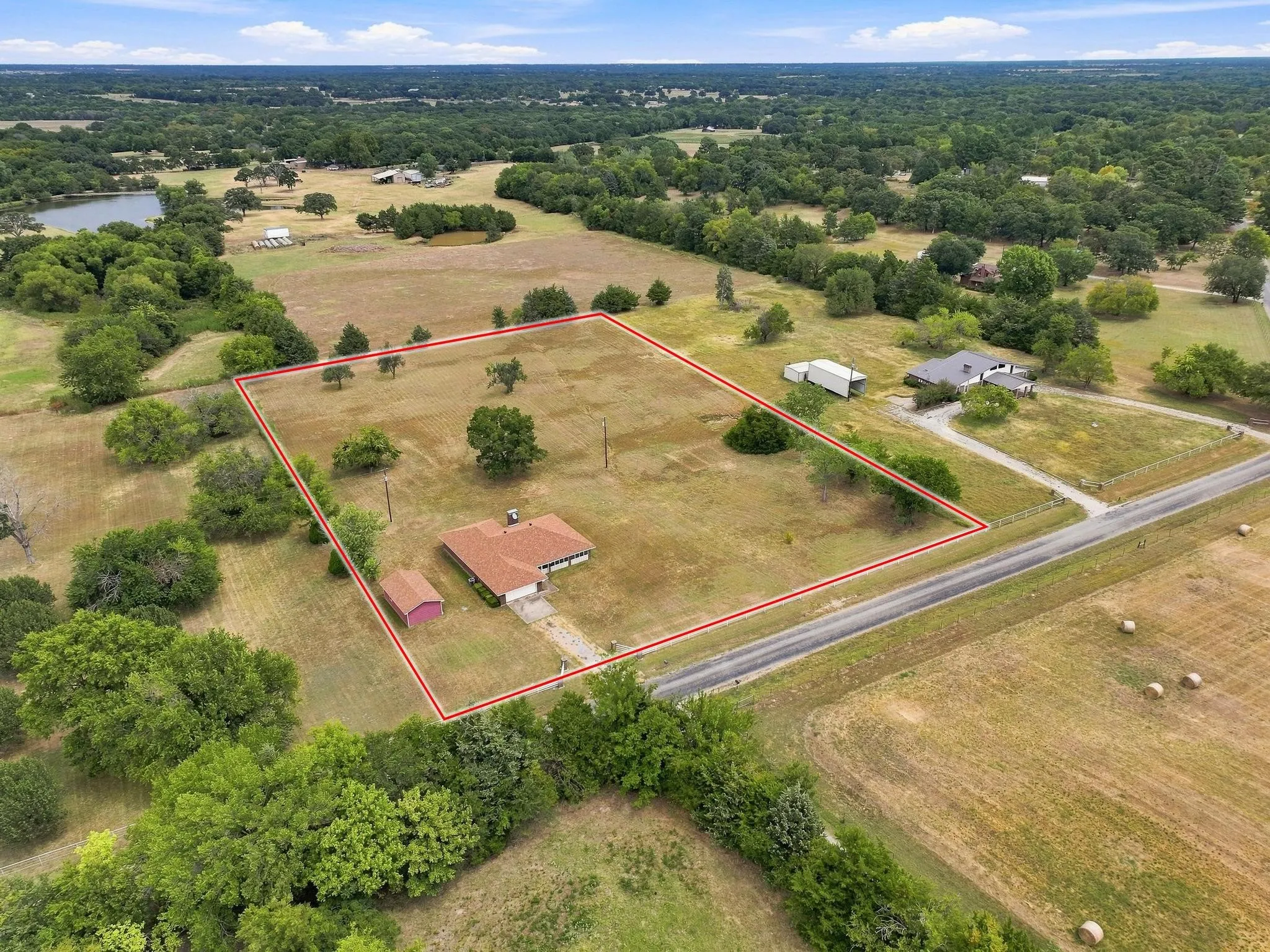 Single Family Residence For Sale in Grayson County , 1625 Richerson Road, Denison, Texas 75021, 3 Bedroom, 2 Bathroom, 2 Garage spaces, 1,878 Sqft, built in 1999, mls#21368795, Real Estate Agent in Denison, Homes For Sale in Grayson county, Homes For Sale in Denison, Realtor in Denison Texas, Real Estate Brokerage Independent Realty Texas, Luminita Cordes Realtor