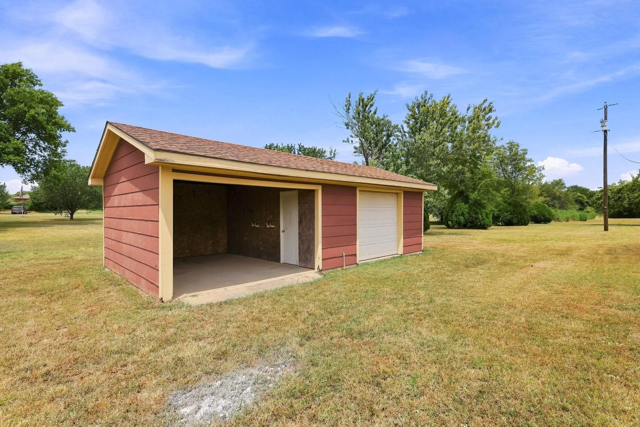 Single Family Residence For Sale in Grayson County , 1625 Richerson Road, Denison, Texas 75021, 3 Bedroom, 2 Bathroom, 2 Garage spaces, 1,878 Sqft, built in 1999, mls#21368795, Real Estate Agent in Denison, Homes For Sale in Grayson county, Homes For Sale in Denison, Realtor in Denison Texas, Real Estate Brokerage Independent Realty Texas, Luminita Cordes Realtor