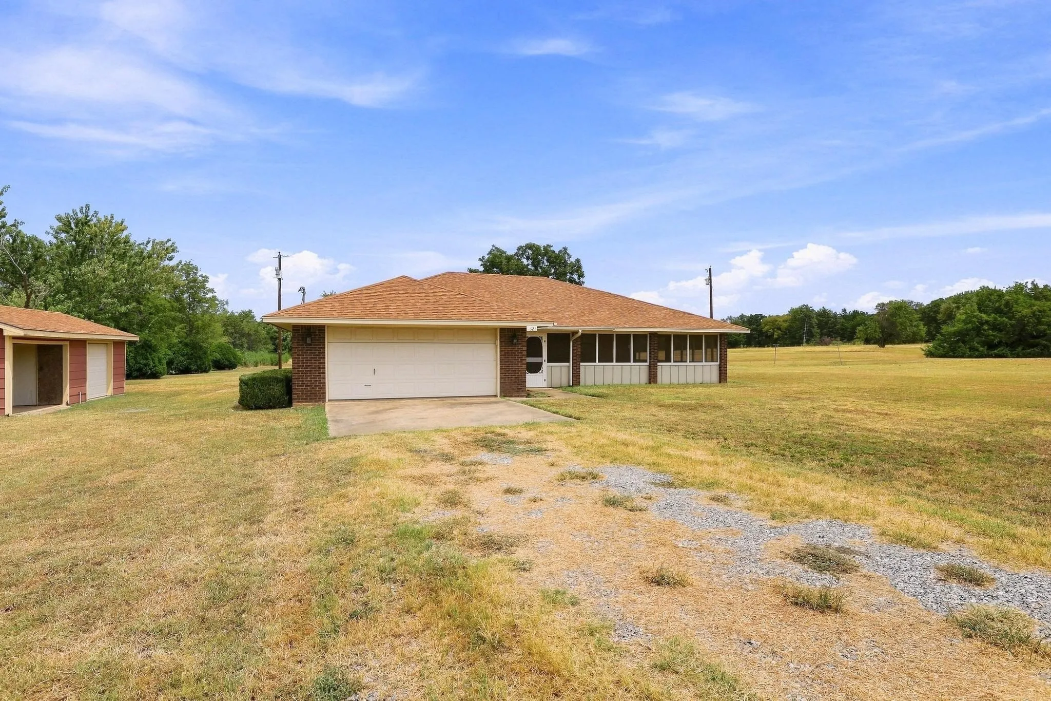Single Family Residence For Sale in Grayson County , 1625 Richerson Road, Denison, Texas 75021, 3 Bedroom, 2 Bathroom, 2 Garage spaces, 1,878 Sqft, built in 1999, mls#21368795, Real Estate Agent in Denison, Homes For Sale in Grayson county, Homes For Sale in Denison, Realtor in Denison Texas, Real Estate Brokerage Independent Realty Texas, Luminita Cordes Realtor