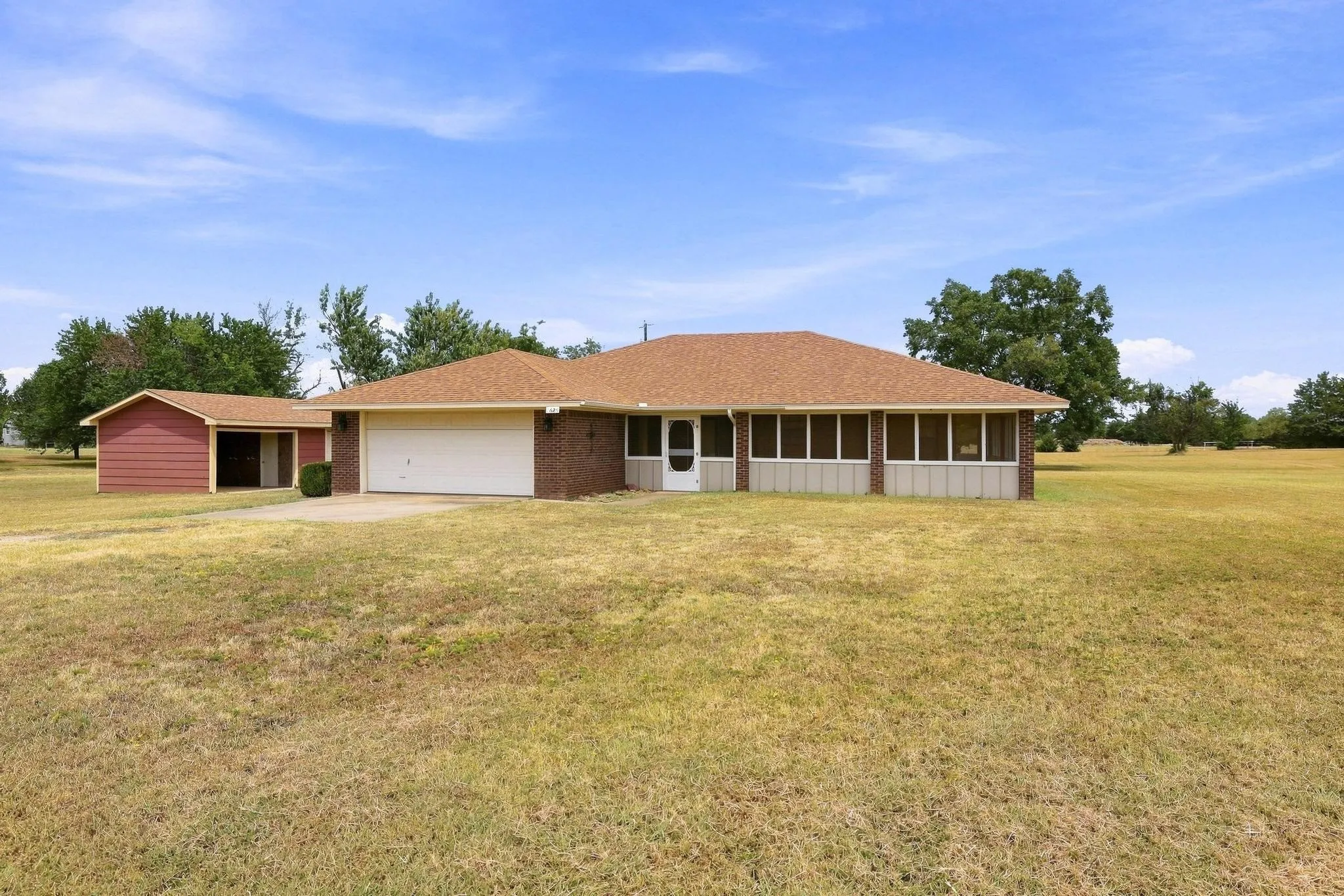 Single Family Residence For Sale in Grayson County , 1625 Richerson Road, Denison, Texas 75021, 3 Bedroom, 2 Bathroom, 2 Garage spaces, 1,878 Sqft, built in 1999, mls#21368795, Real Estate Agent in Denison, Homes For Sale in Grayson county, Homes For Sale in Denison, Realtor in Denison Texas, Real Estate Brokerage Independent Realty Texas, Luminita Cordes Realtor