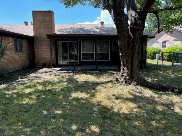 Single Family Residence For Rent in Denton County , 1226 Crescent Street, Denton, Texas 76201, 3 Bedroom, 2 Bathroom, 2 Garage spaces, 1,486 Sqft, built in 1976, mls#21368775, Real Estate Agent in Denton, Homes For Rent in Denton county, Homes For Rent in Denton, Realtor in Denton Texas, Real Estate Brokerage Independent Realty Texas, Luminita Cordes Realtor
