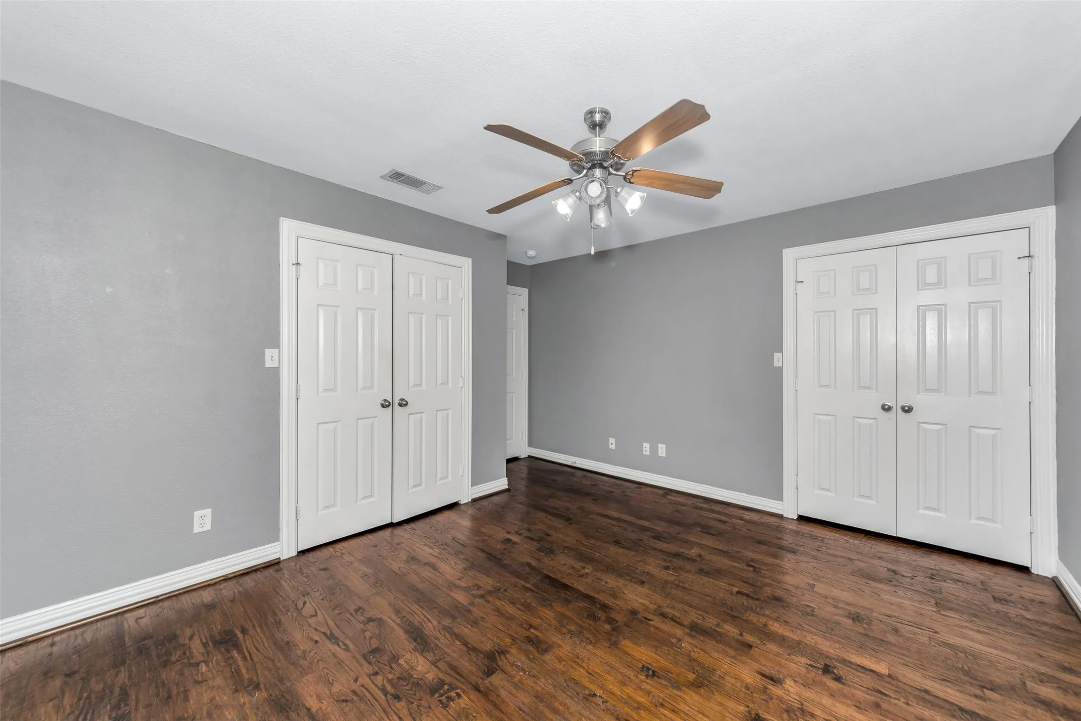 Condominium For Rent in Dallas County , 4721 Bradford Drive A, Dallas, Texas 75219, 2 Bedroom, 1 Bathroom, Garage spaces, 880 Sqft, built in 1955, mls#21368789, Real Estate Agent in Dallas, Homes For Rent in Dallas county, Homes For Rent in Dallas, Realtor in Dallas Texas, Real Estate Brokerage Independent Realty Texas, Luminita Cordes Realtor