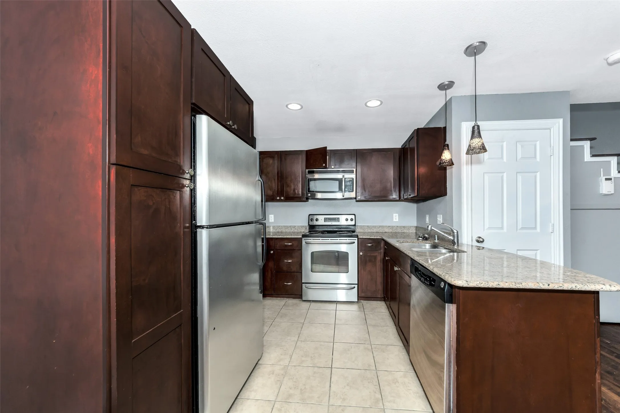 Condominium For Rent in Dallas County , 4721 Bradford Drive A, Dallas, Texas 75219, 2 Bedroom, 1 Bathroom, Garage spaces, 880 Sqft, built in 1955, mls#21368789, Real Estate Agent in Dallas, Homes For Rent in Dallas county, Homes For Rent in Dallas, Realtor in Dallas Texas, Real Estate Brokerage Independent Realty Texas, Luminita Cordes Realtor
