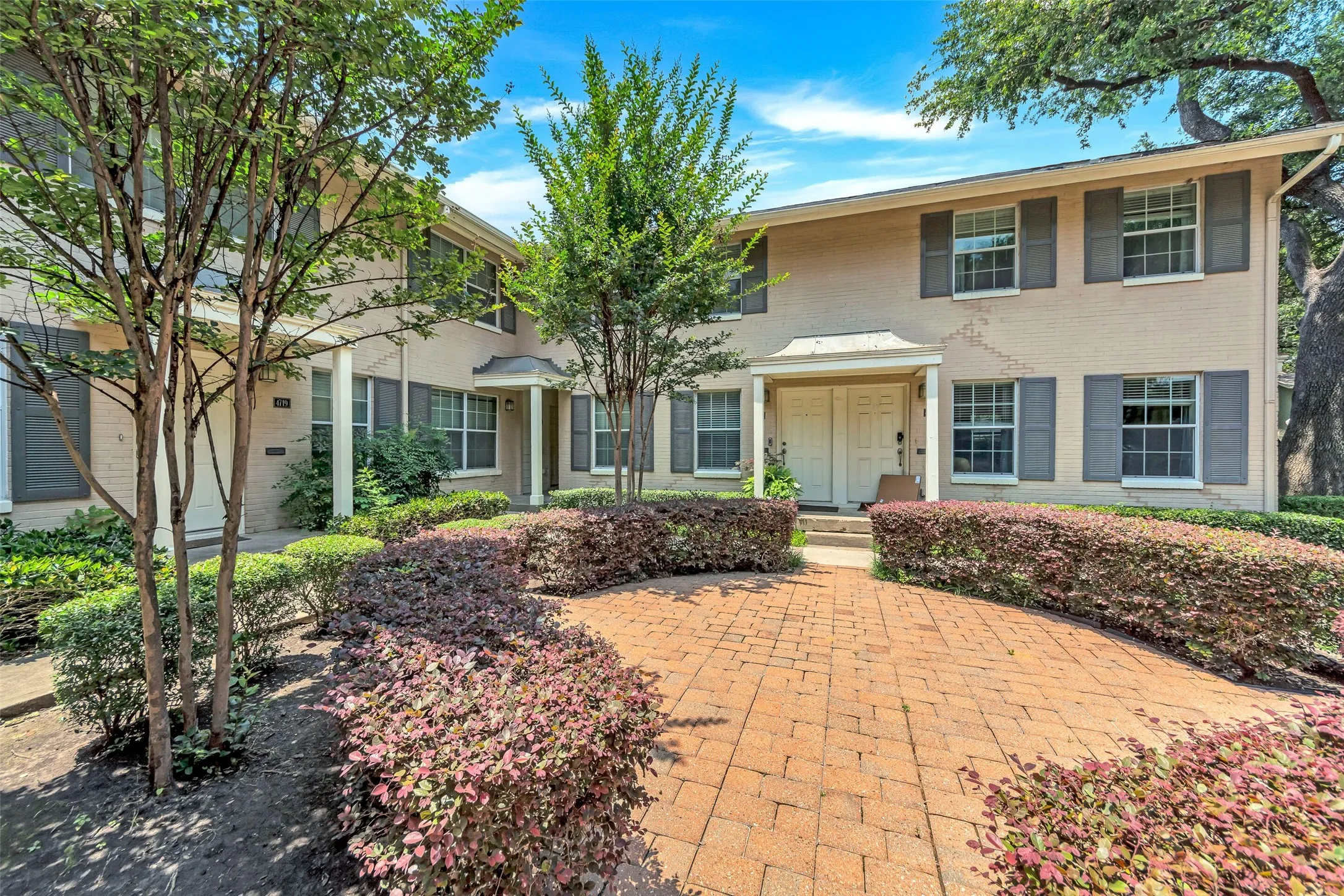 Condominium For Rent in Dallas County , 4721 Bradford Drive A, Dallas, Texas 75219, 2 Bedroom, 1 Bathroom, Garage spaces, 880 Sqft, built in 1955, mls#21368789, Real Estate Agent in Dallas, Homes For Rent in Dallas county, Homes For Rent in Dallas, Realtor in Dallas Texas, Real Estate Brokerage Independent Realty Texas, Luminita Cordes Realtor