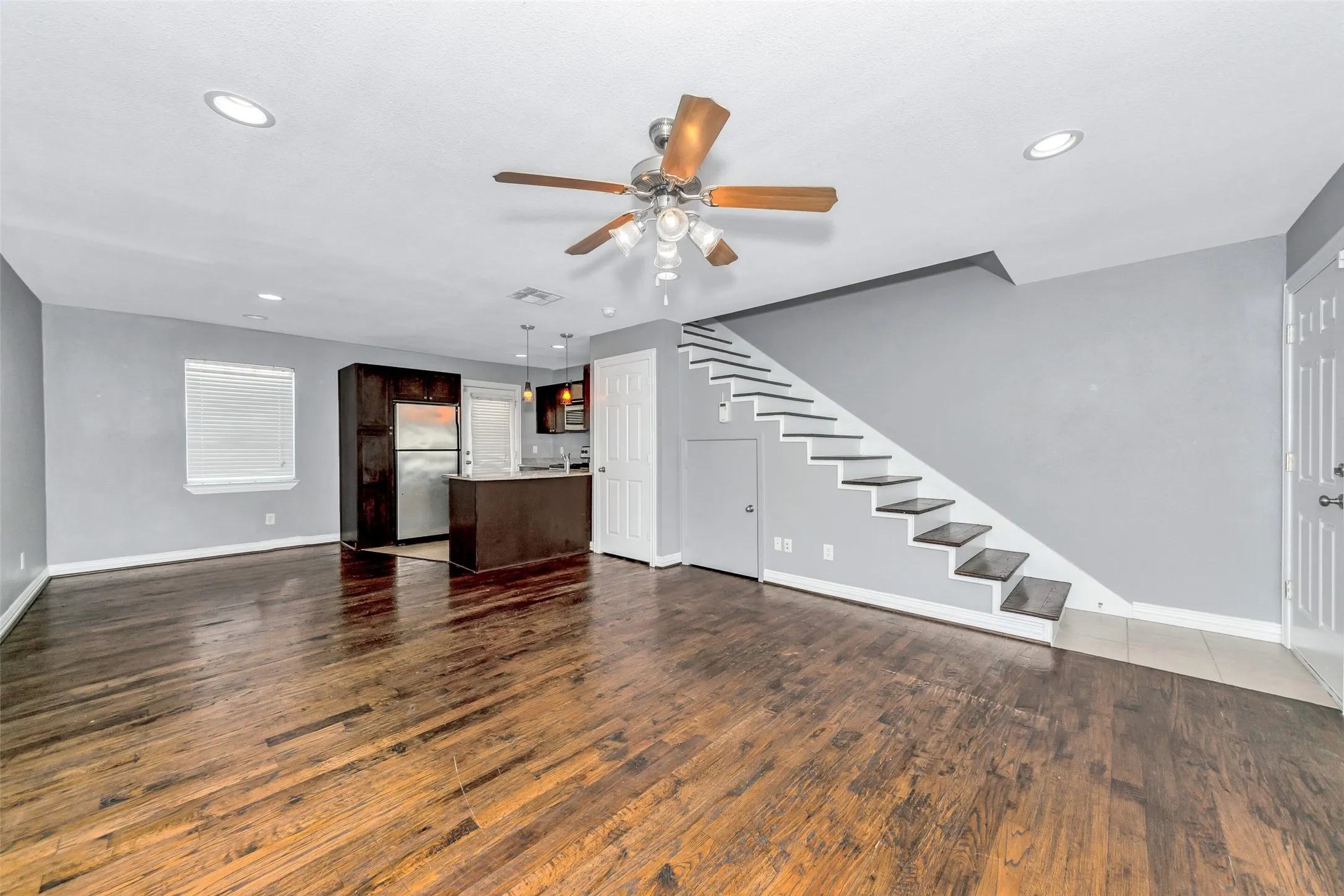 Condominium For Rent in Dallas County , 4721 Bradford Drive A, Dallas, Texas 75219, 2 Bedroom, 1 Bathroom, Garage spaces, 880 Sqft, built in 1955, mls#21368789, Real Estate Agent in Dallas, Homes For Rent in Dallas county, Homes For Rent in Dallas, Realtor in Dallas Texas, Real Estate Brokerage Independent Realty Texas, Luminita Cordes Realtor