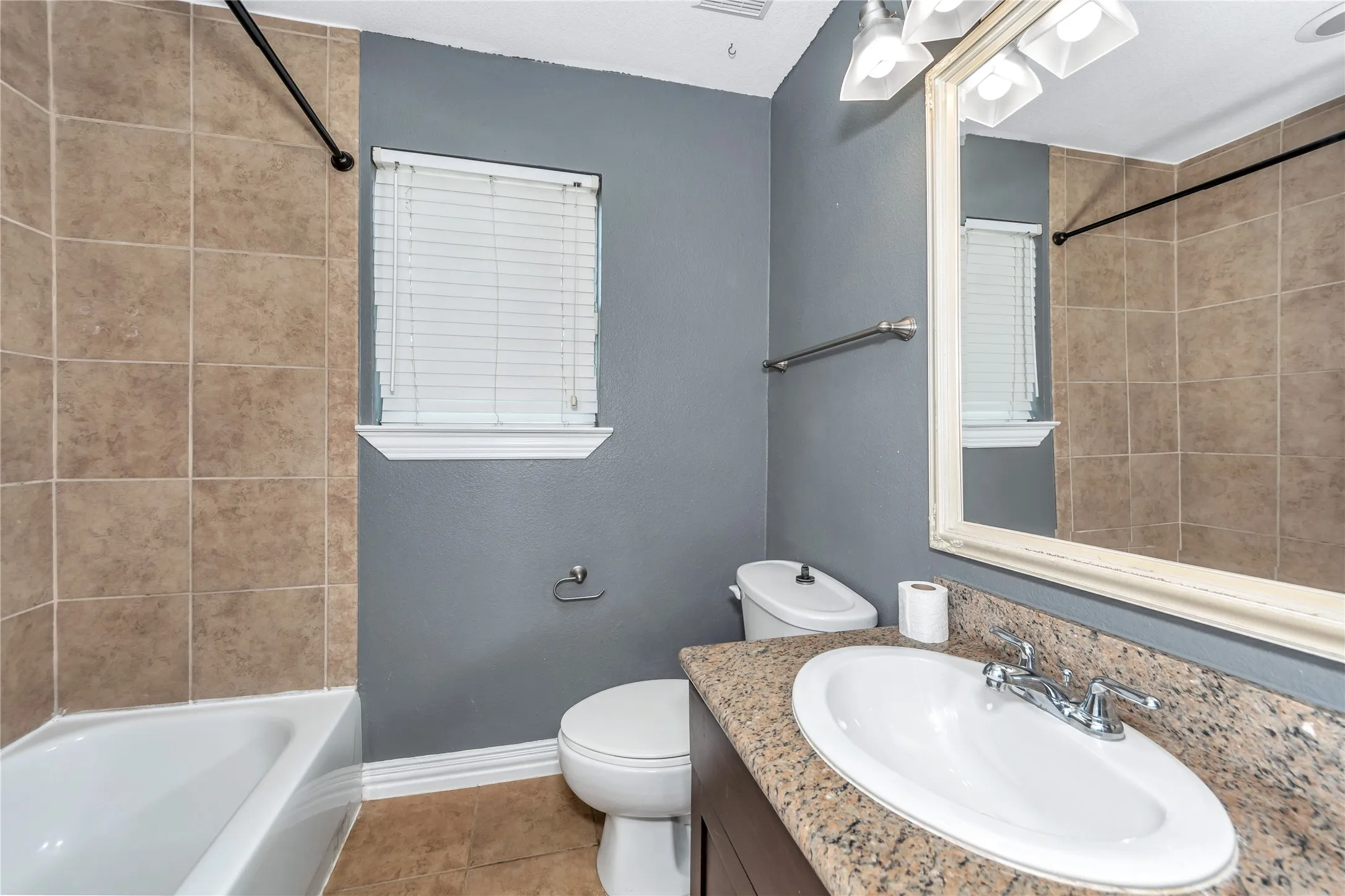Condominium For Rent in Dallas County , 4721 Bradford Drive A, Dallas, Texas 75219, 2 Bedroom, 1 Bathroom, Garage spaces, 880 Sqft, built in 1955, mls#21368789, Real Estate Agent in Dallas, Homes For Rent in Dallas county, Homes For Rent in Dallas, Realtor in Dallas Texas, Real Estate Brokerage Independent Realty Texas, Luminita Cordes Realtor